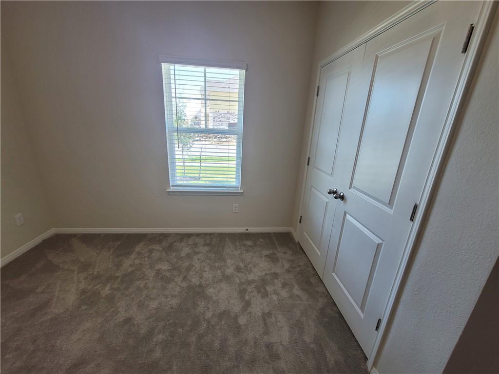 105 Sarnella Way, Hutto, TX 78634