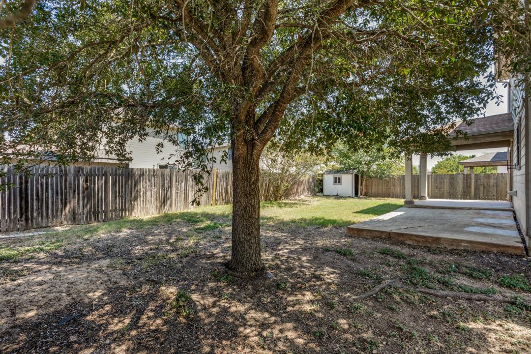 721 New Bridge Dr, Kyle, TX 78640