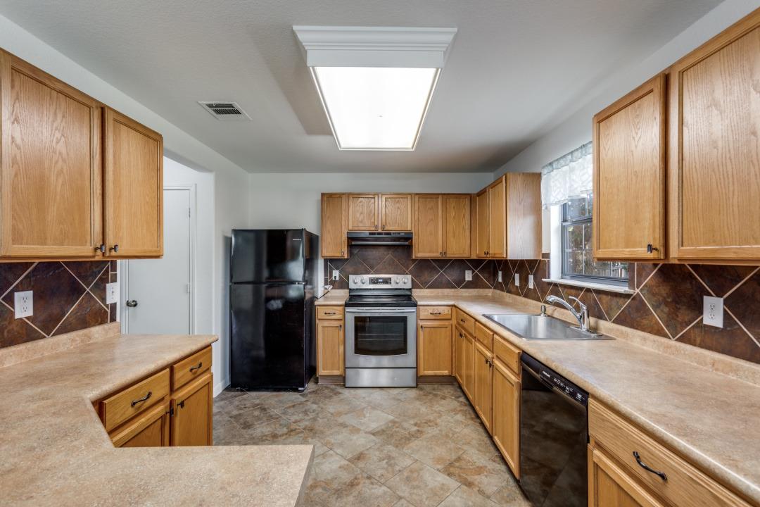 721 New Bridge Dr, Kyle, TX 78640