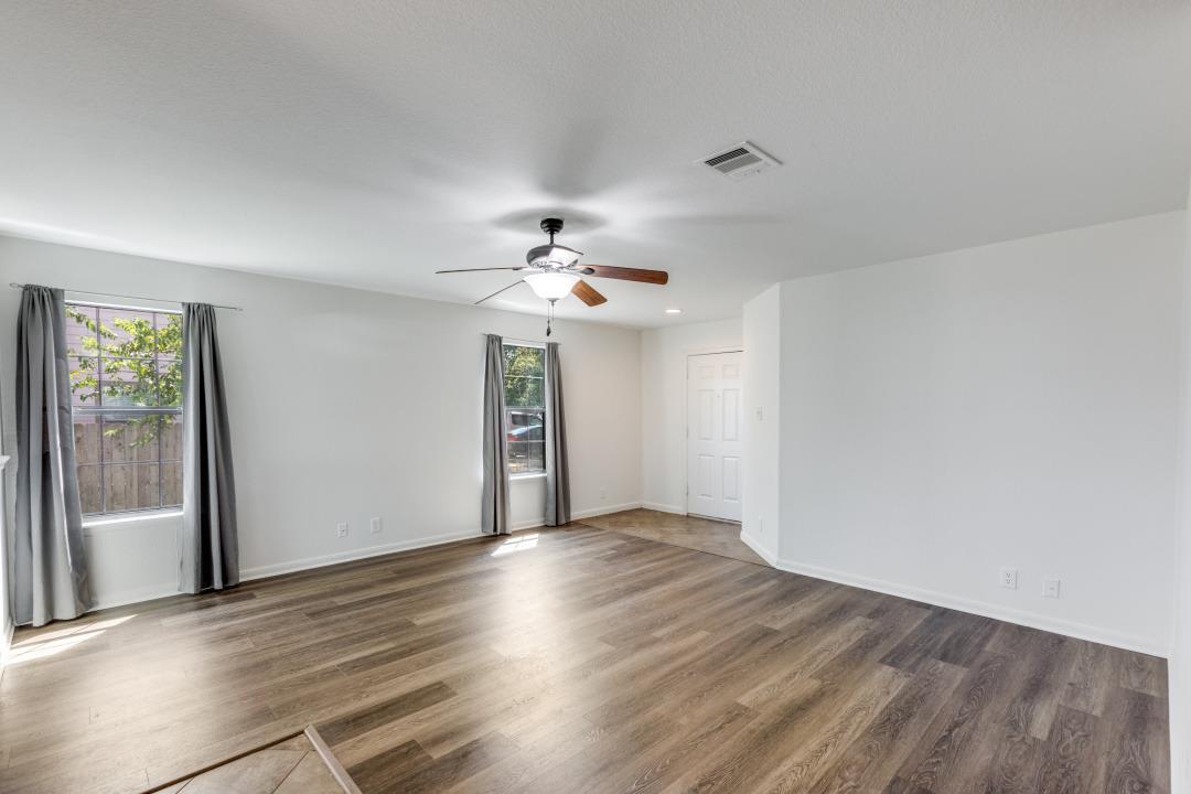 721 New Bridge Dr, Kyle, TX 78640