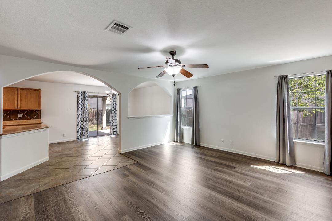 721 New Bridge Dr, Kyle, TX 78640