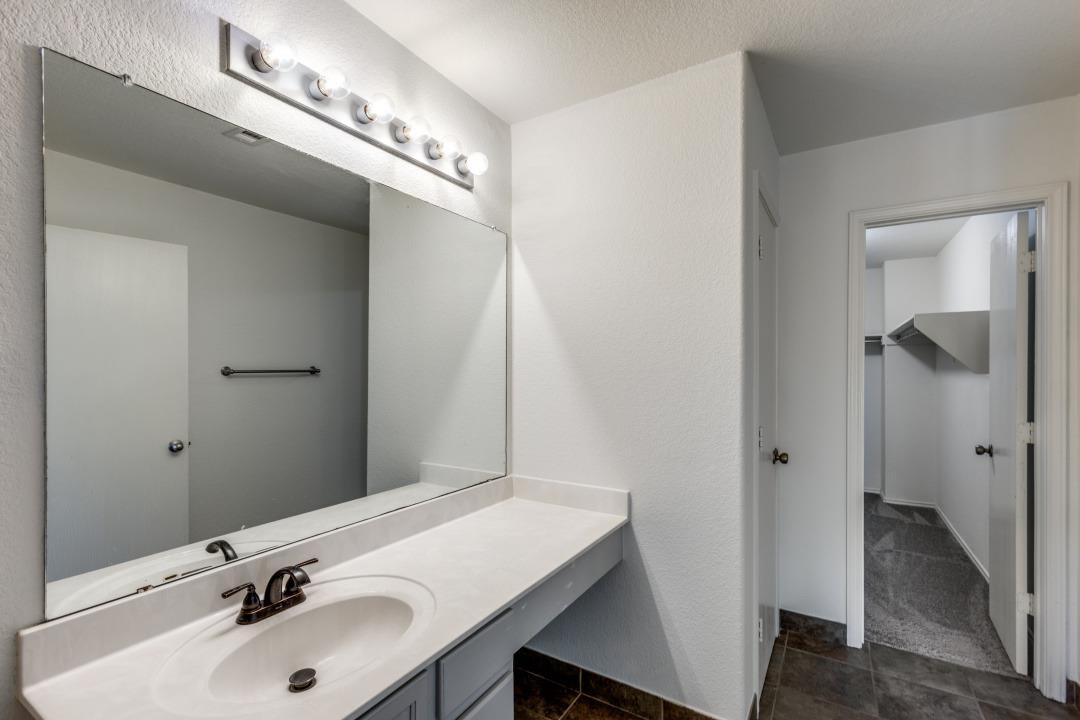 721 New Bridge Dr, Kyle, TX 78640