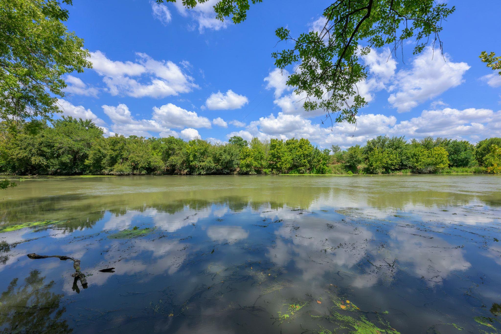 100 Colorado Blf, Cedar Creek, TX 78612