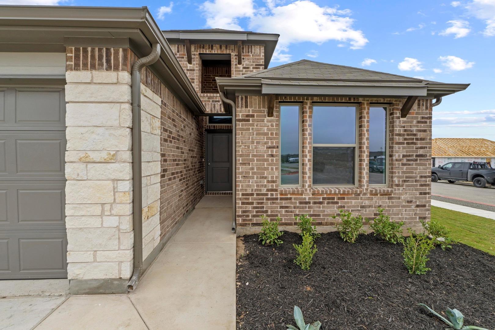 100 Mandeville Dr, Hutto, TX 78634