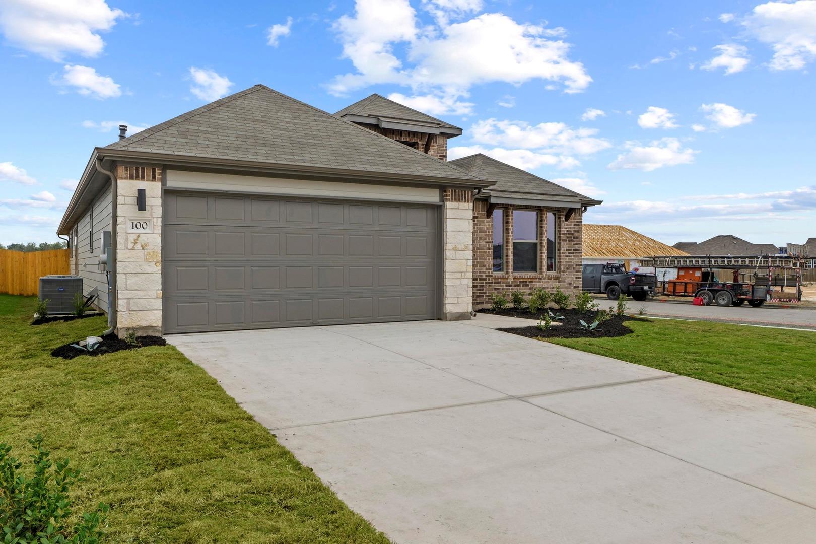 100 Mandeville Dr, Hutto, TX 78634