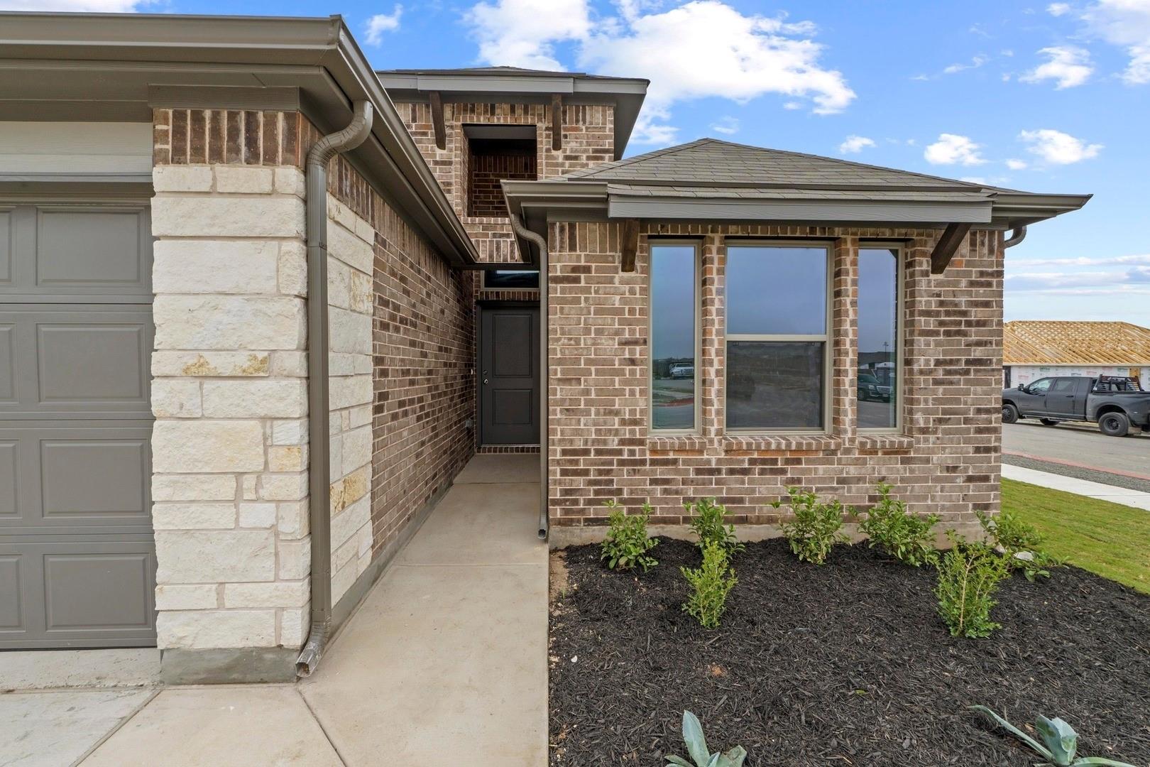 100 Mandeville Dr, Hutto, TX 78634