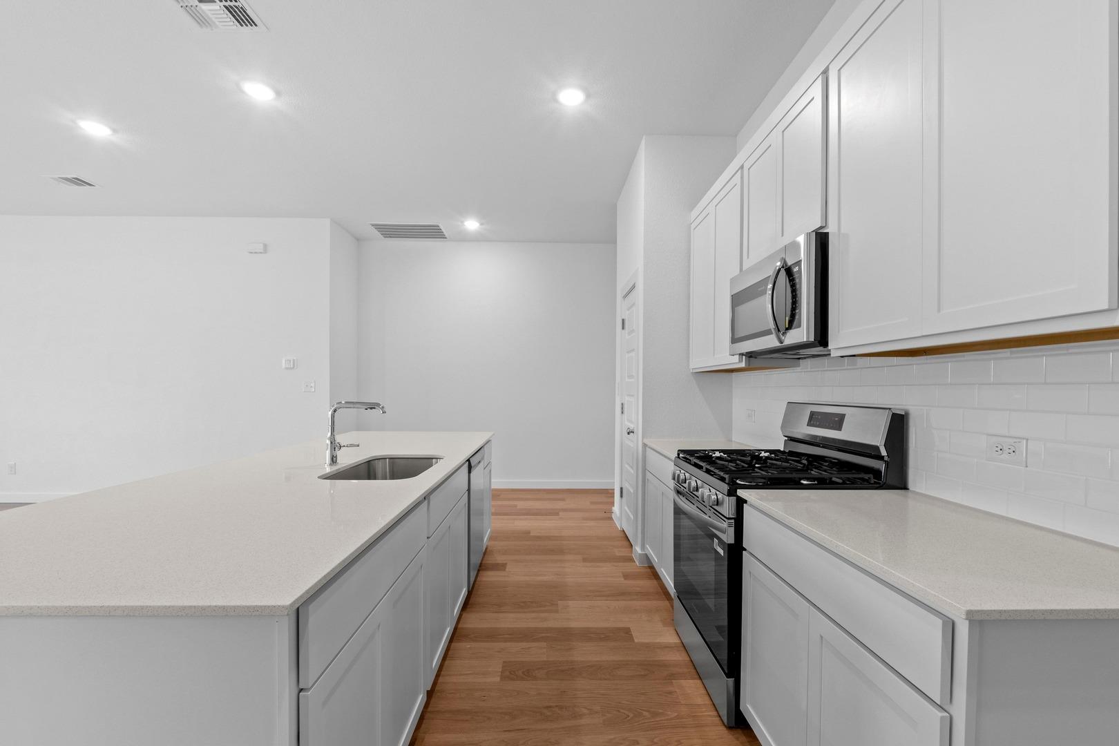 100 Mandeville Dr, Hutto, TX 78634