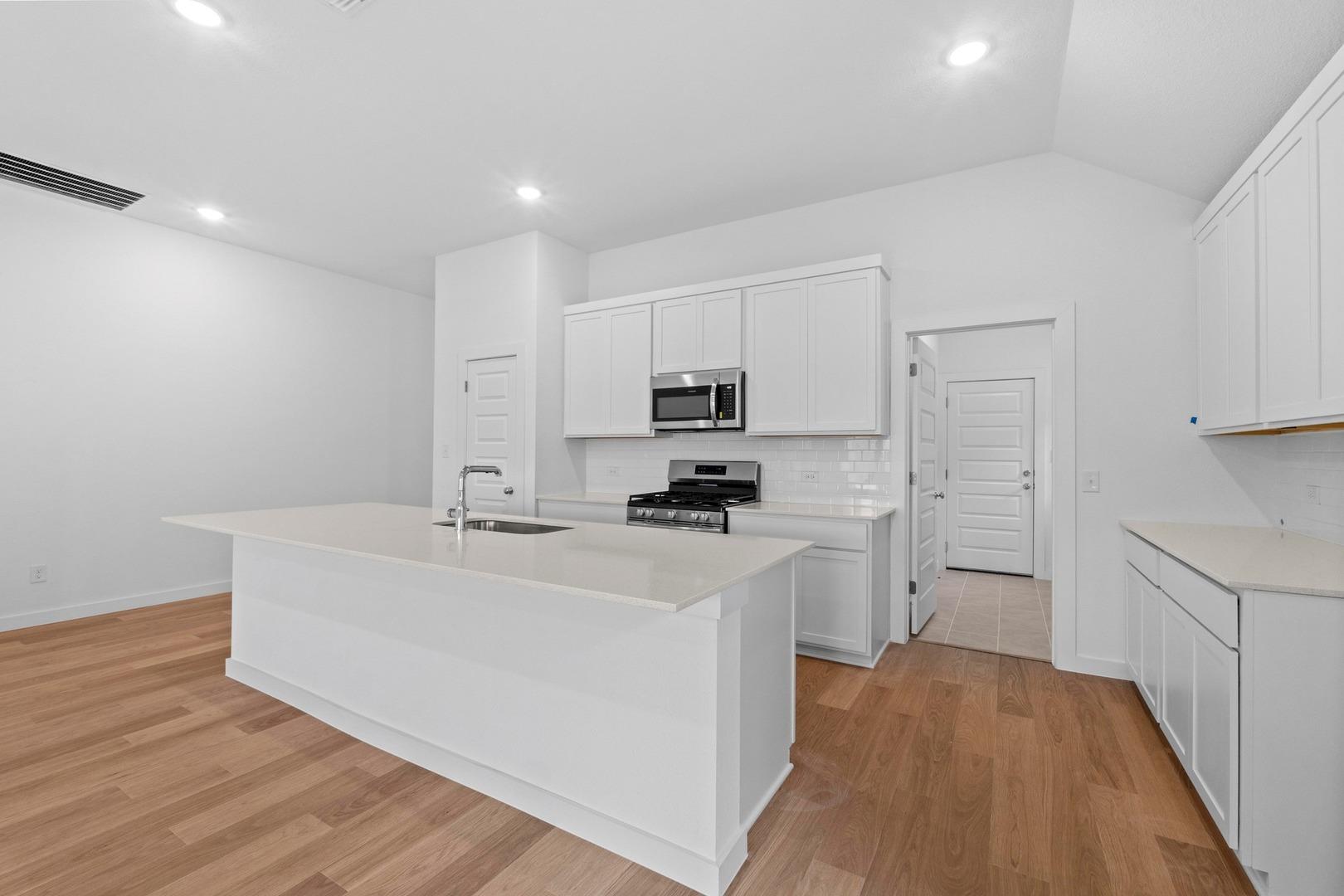 100 Mandeville Dr, Hutto, TX 78634