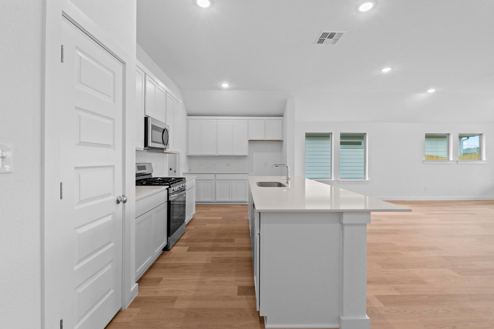 100 Mandeville Dr, Hutto, TX 78634