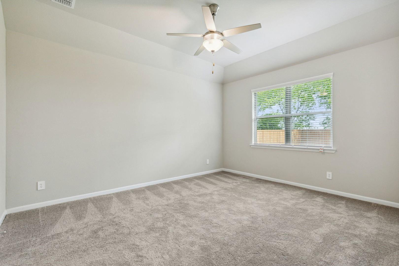 104 Mandeville Dr, Hutto, TX 78634