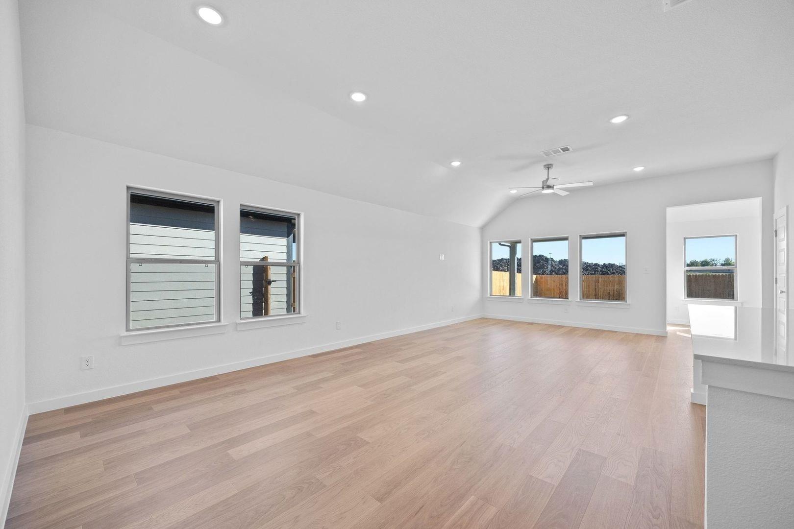 102 Mandeville Dr, Hutto, TX 78634