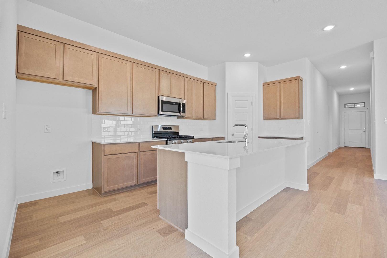 102 Mandeville Dr, Hutto, TX 78634