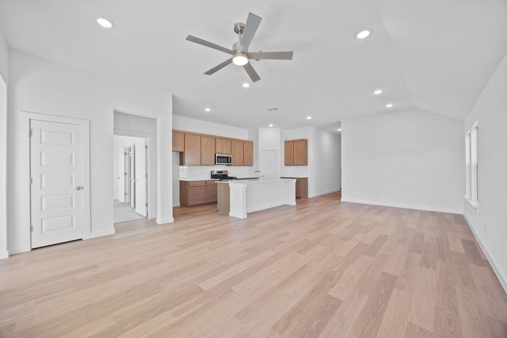 102 Mandeville Dr, Hutto, TX 78634