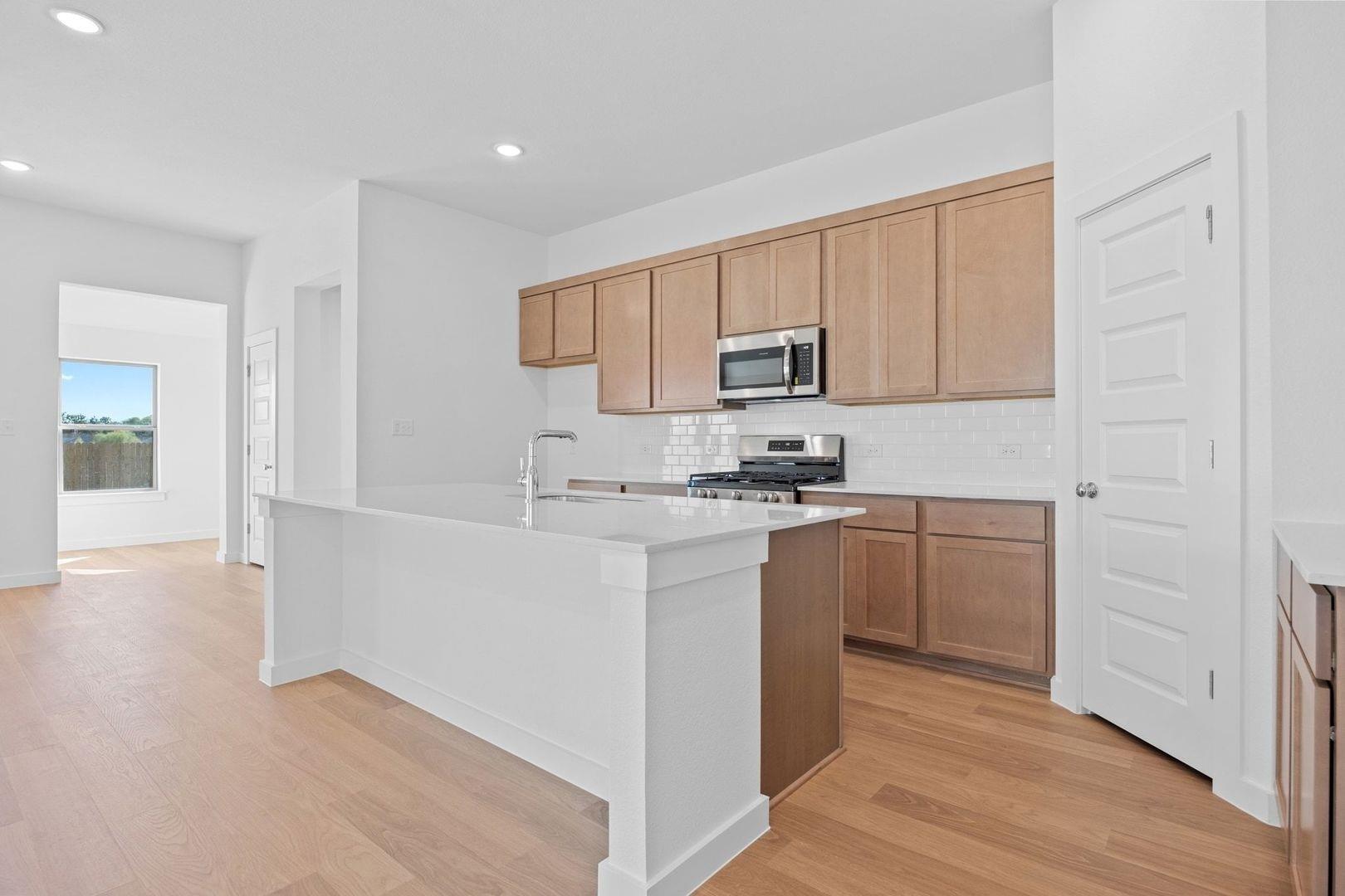 102 Mandeville Dr, Hutto, TX 78634