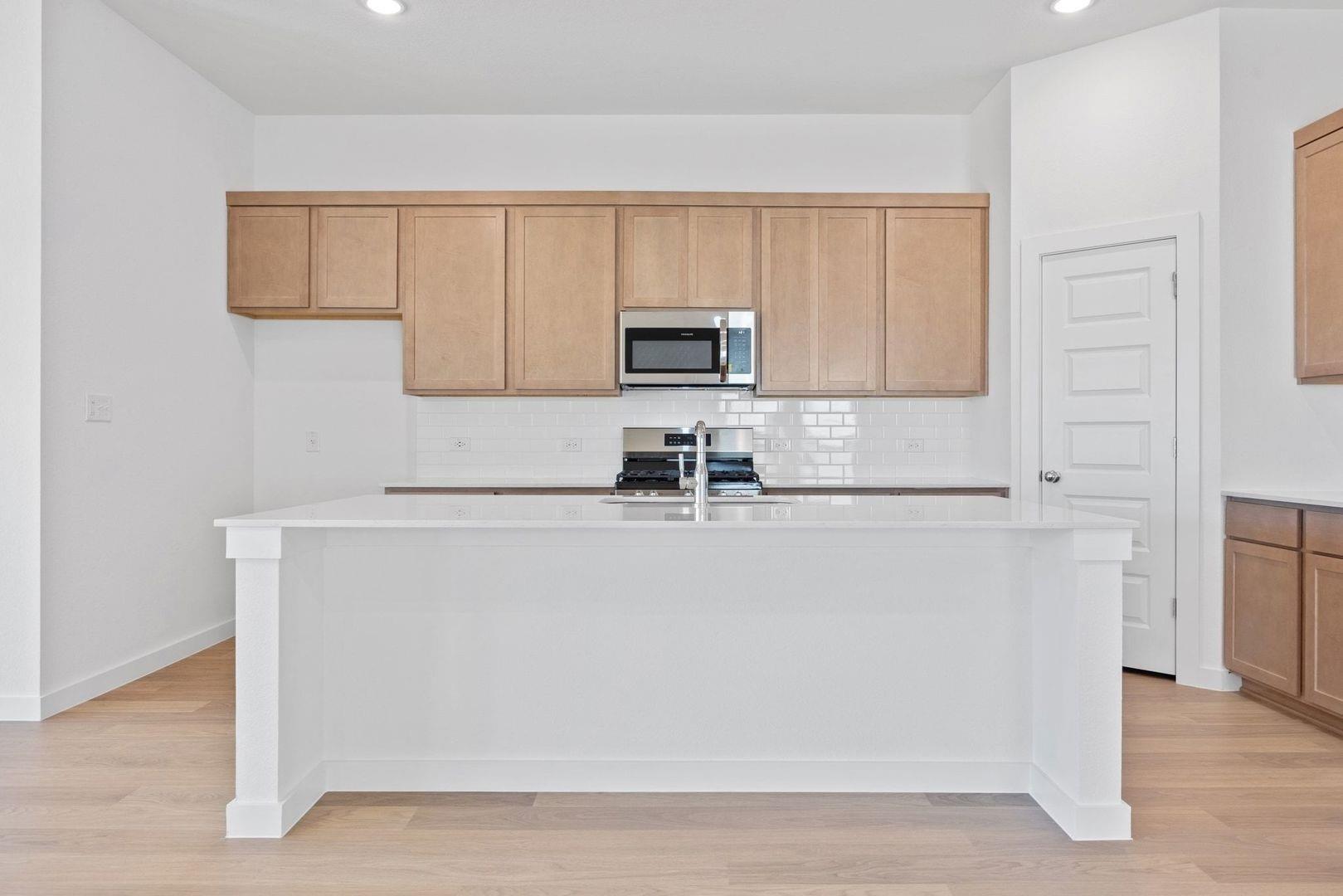 102 Mandeville Dr, Hutto, TX 78634