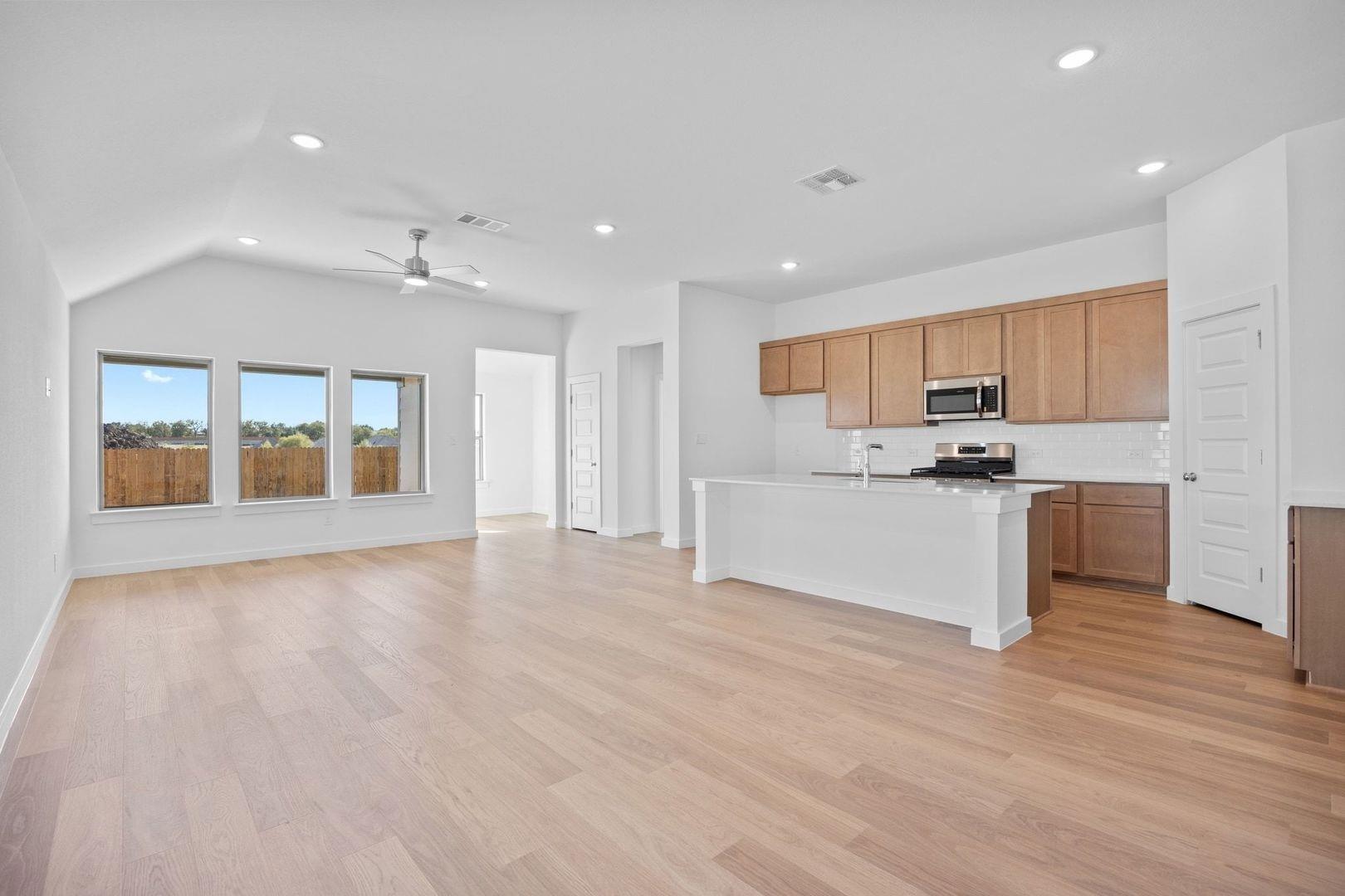 102 Mandeville Dr, Hutto, TX 78634