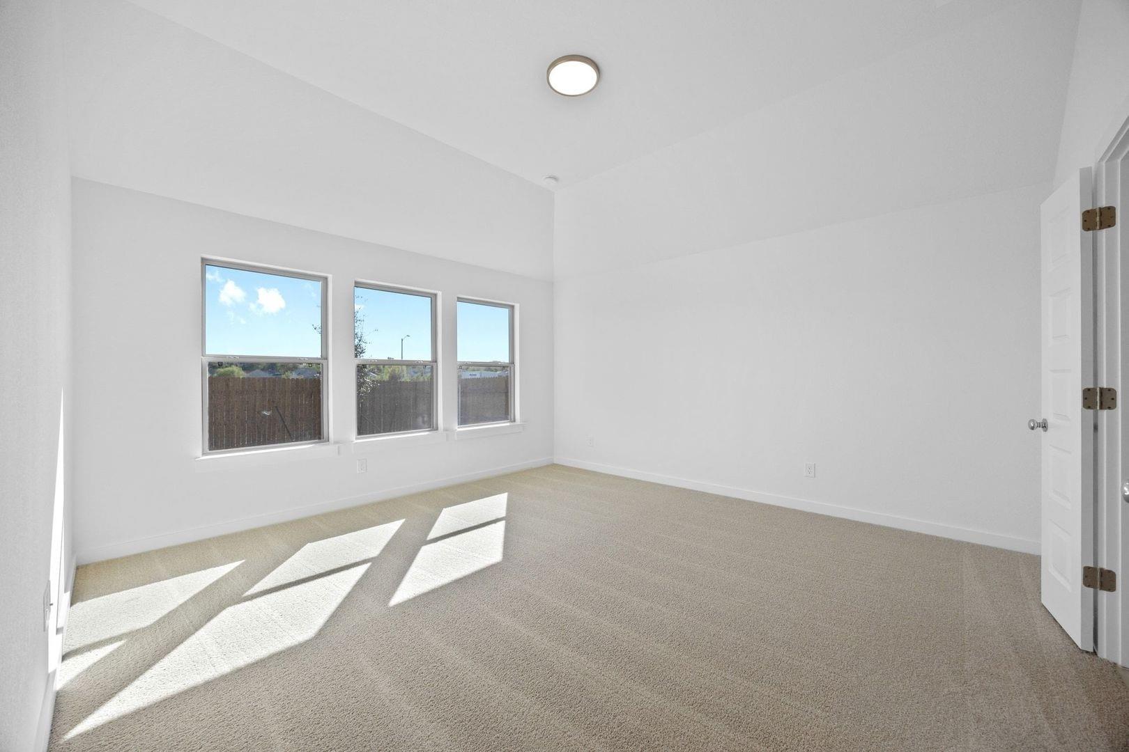 102 Mandeville Dr, Hutto, TX 78634