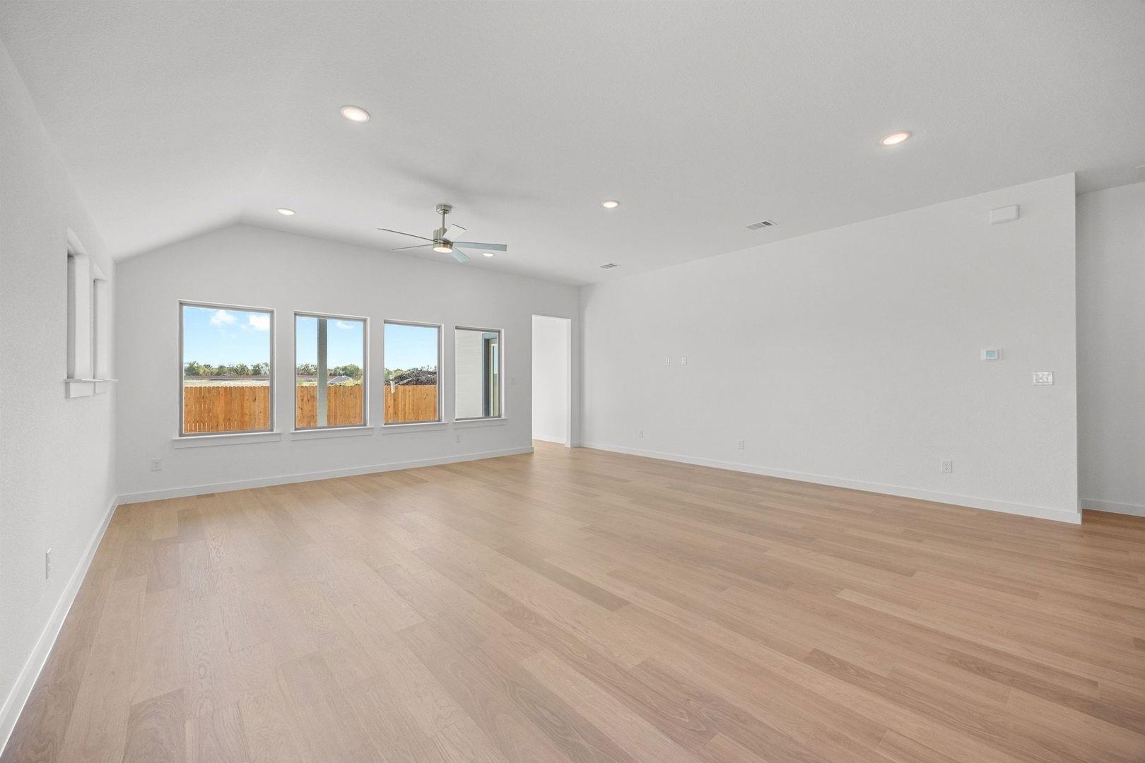 106 Mandeville Dr, Hutto, TX 78634