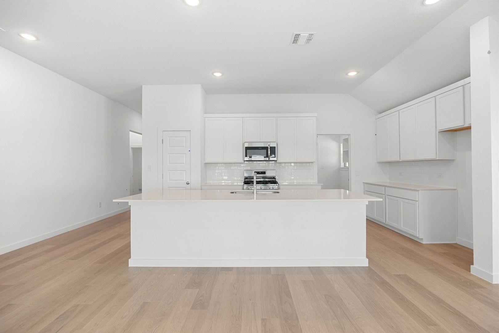 106 Mandeville Dr, Hutto, TX 78634