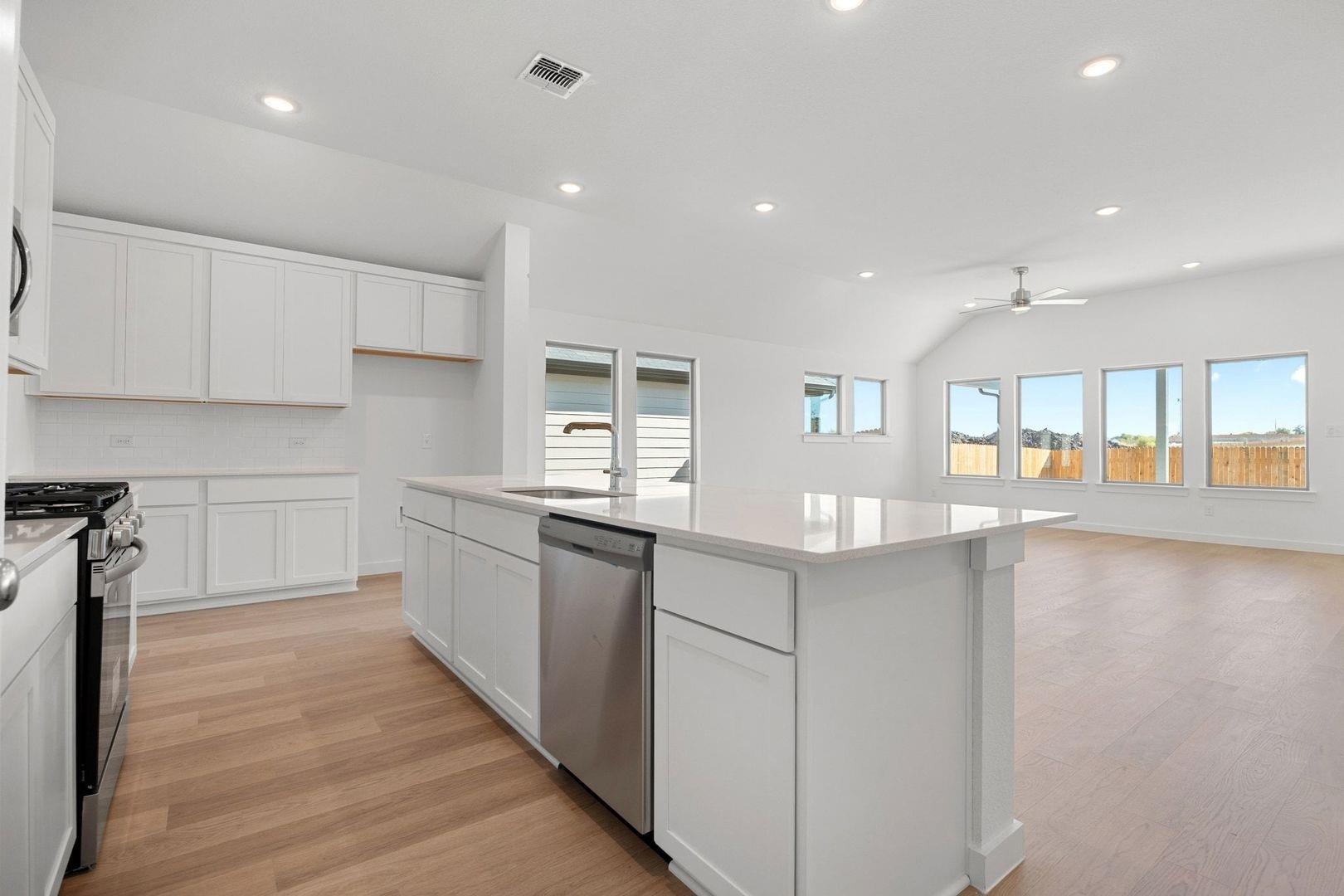 106 Mandeville Dr, Hutto, TX 78634