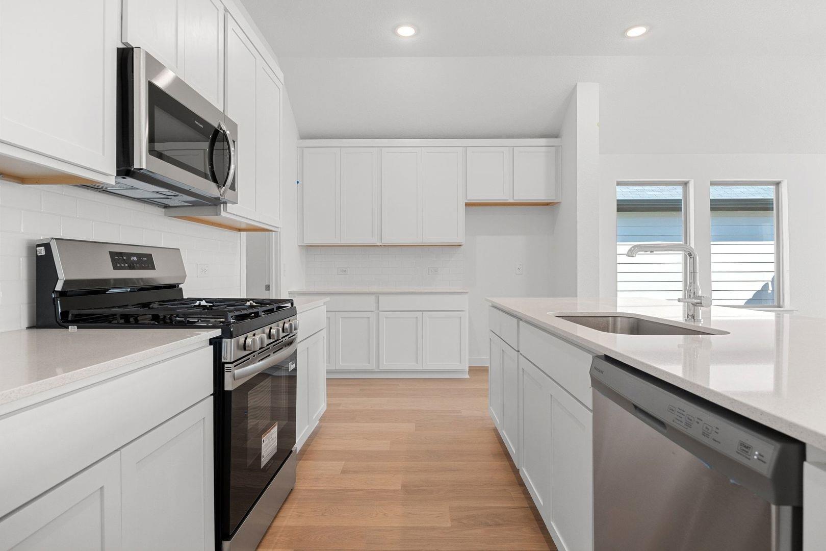 106 Mandeville Dr, Hutto, TX 78634