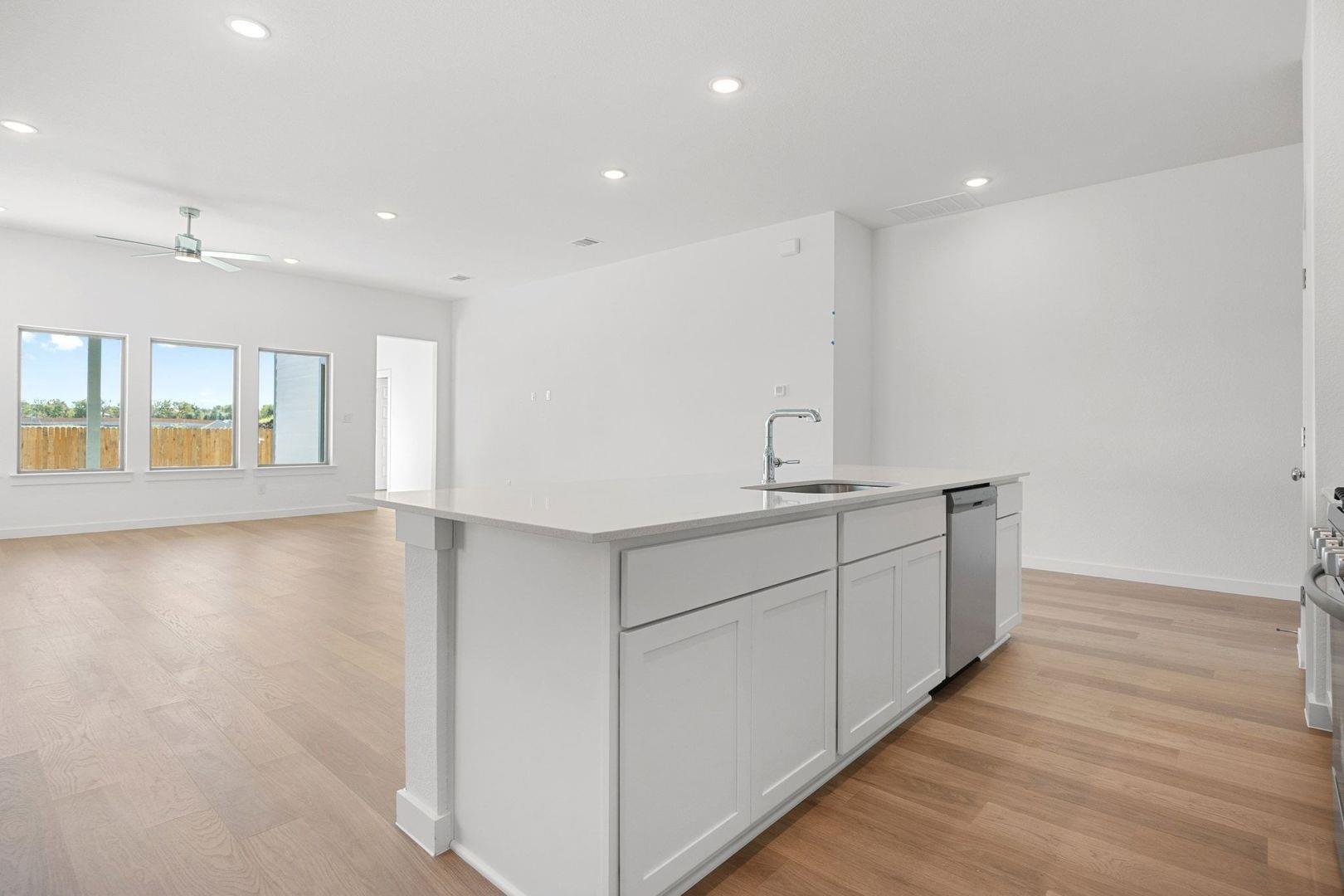 106 Mandeville Dr, Hutto, TX 78634