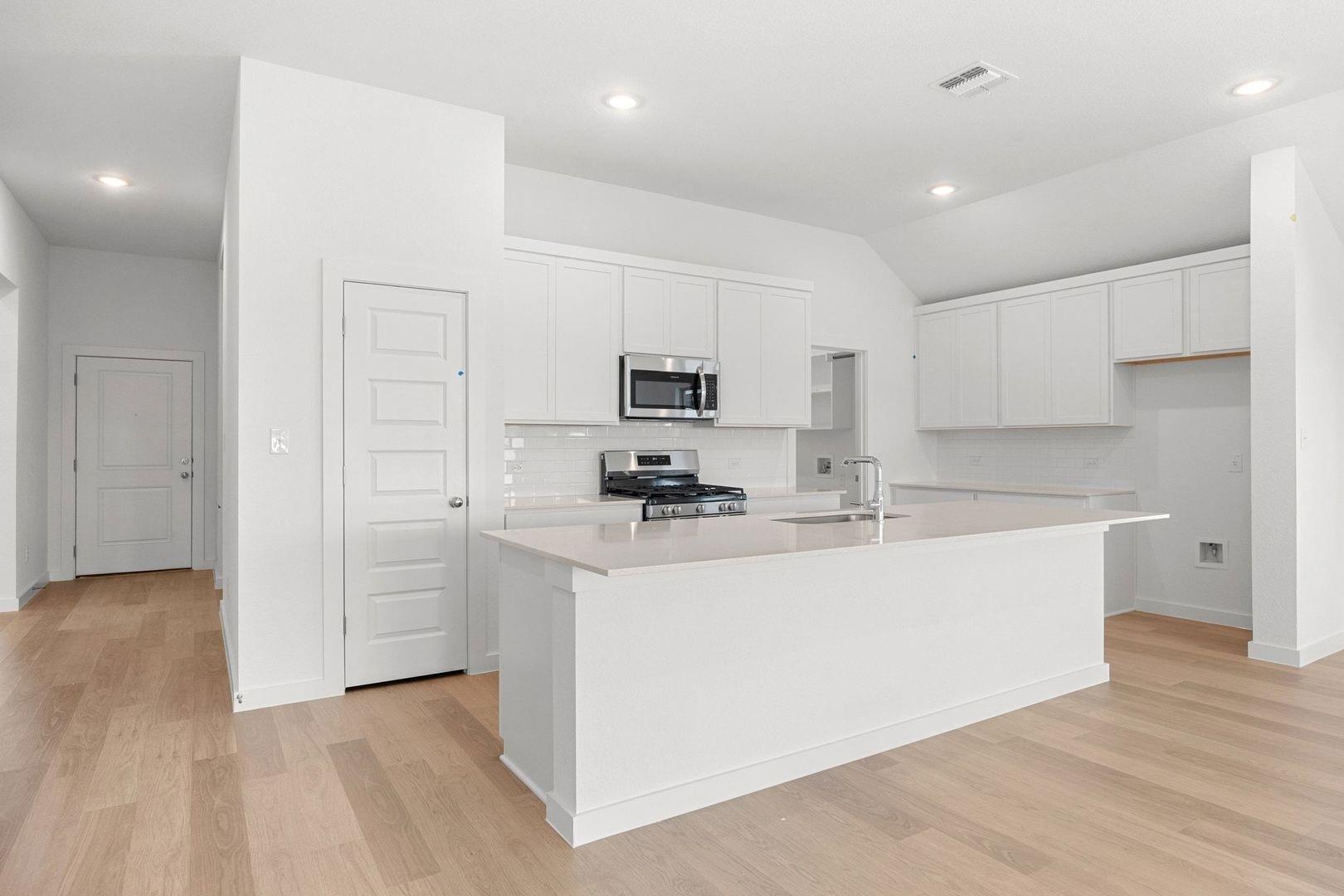 106 Mandeville Dr, Hutto, TX 78634