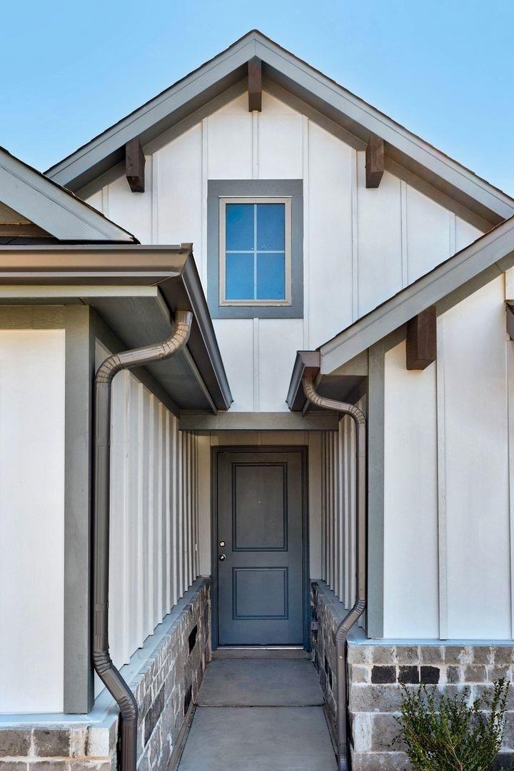 106 Mandeville Dr, Hutto, TX 78634