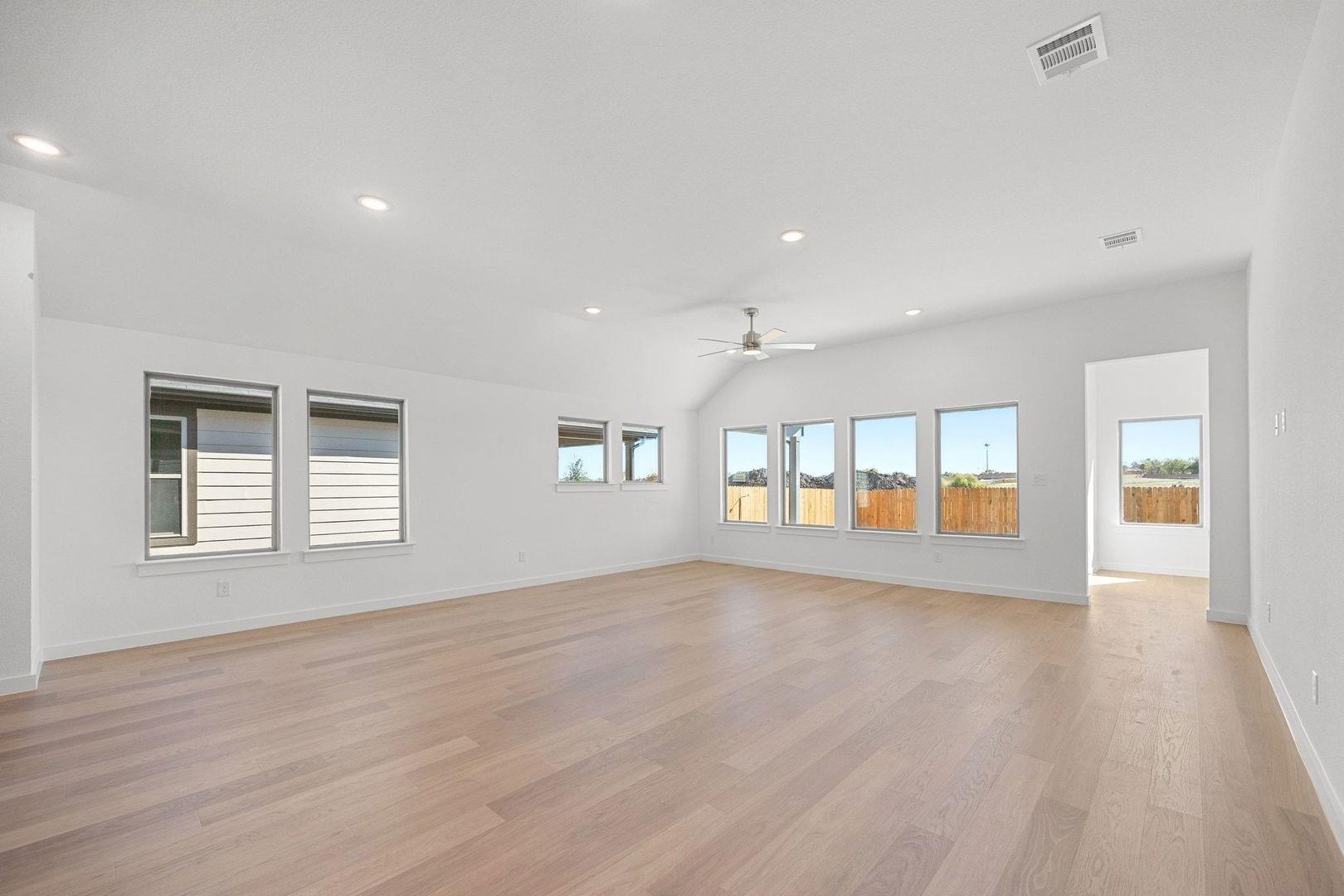 106 Mandeville Dr, Hutto, TX 78634