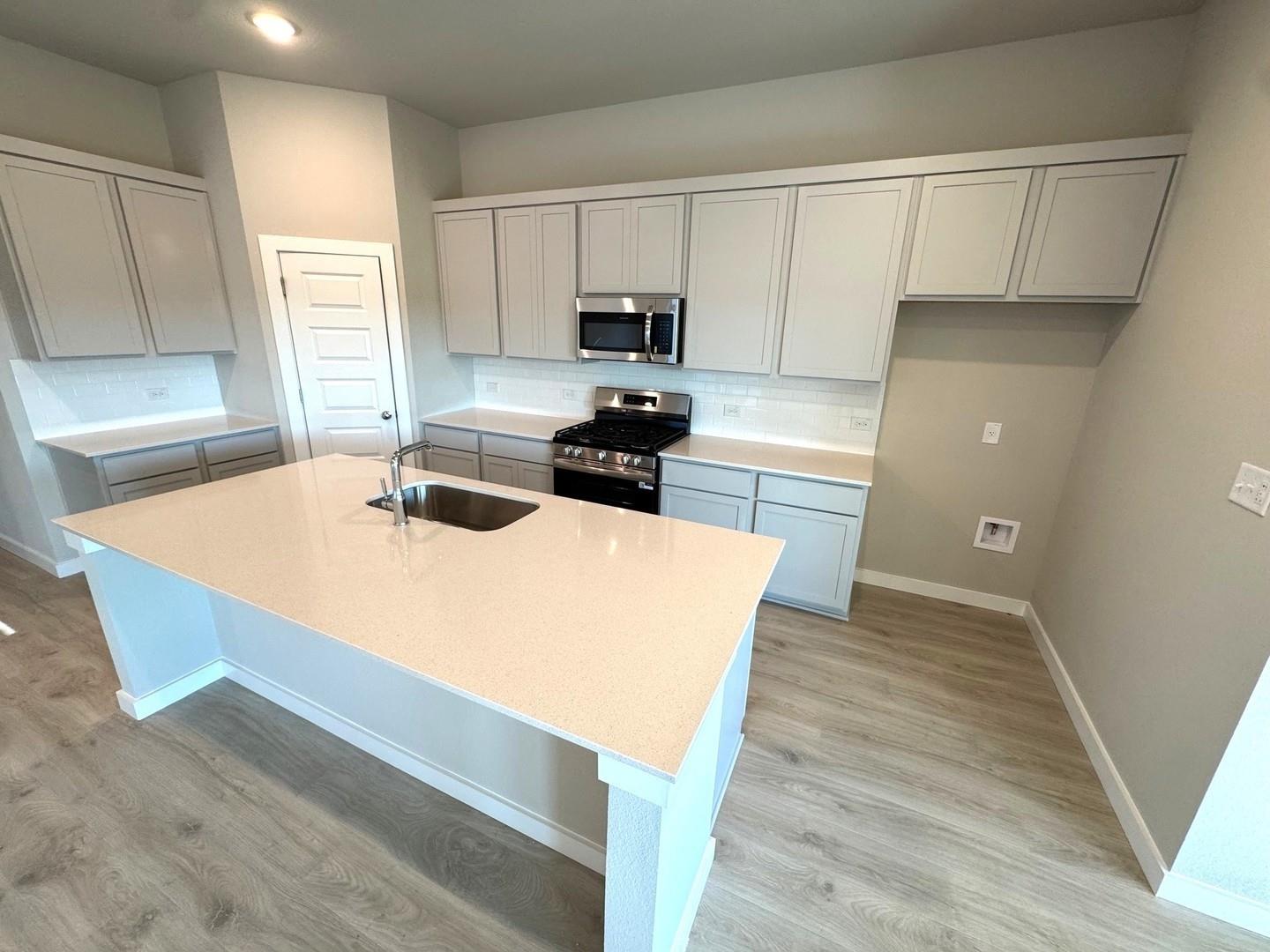 108 Mandeville Dr, Hutto, TX 78634