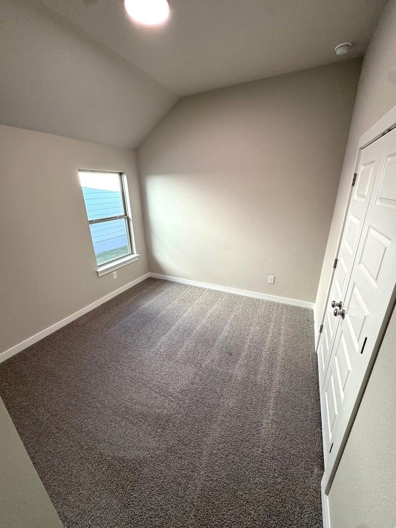 108 Mandeville Dr, Hutto, TX 78634