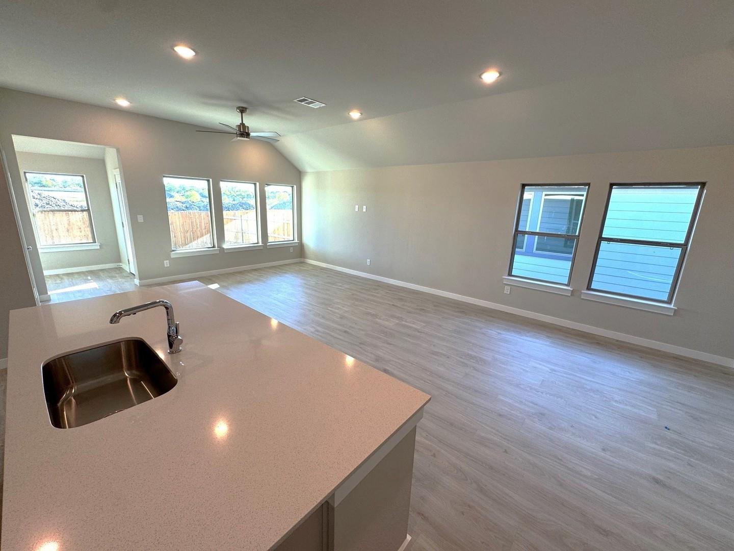 108 Mandeville Dr, Hutto, TX 78634