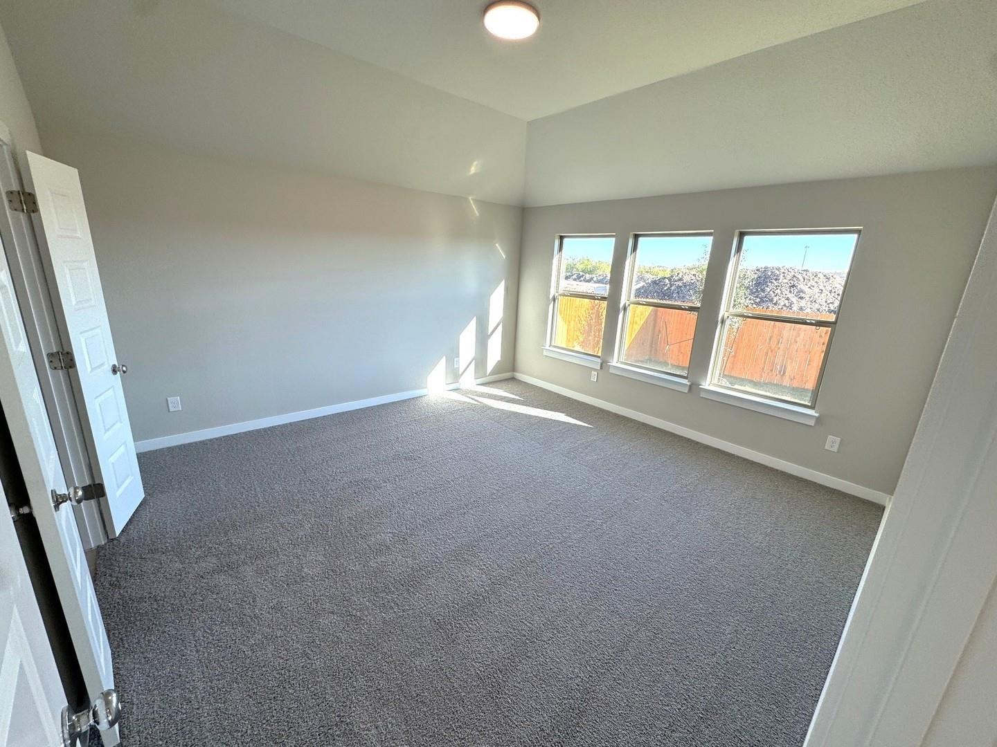 108 Mandeville Dr, Hutto, TX 78634