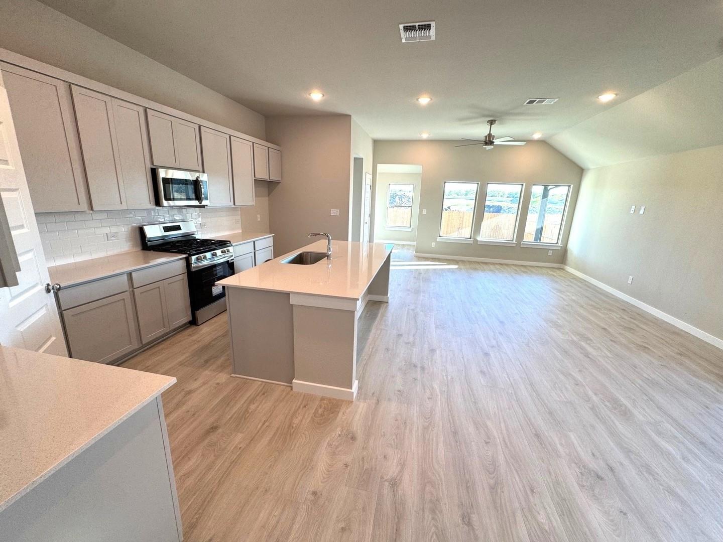 108 Mandeville Dr, Hutto, TX 78634