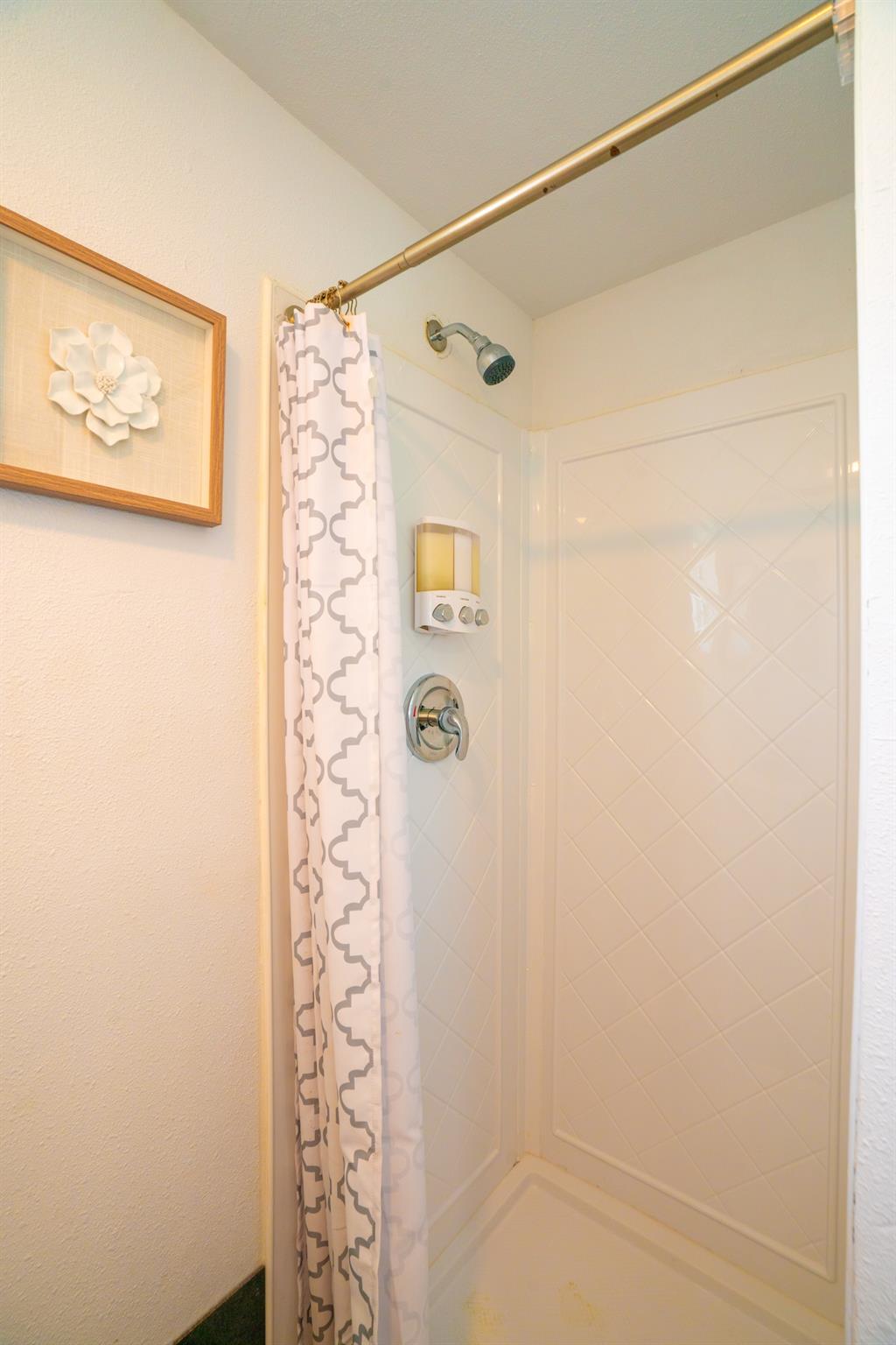 8502 E Us 290, Johnson City, TX 78636