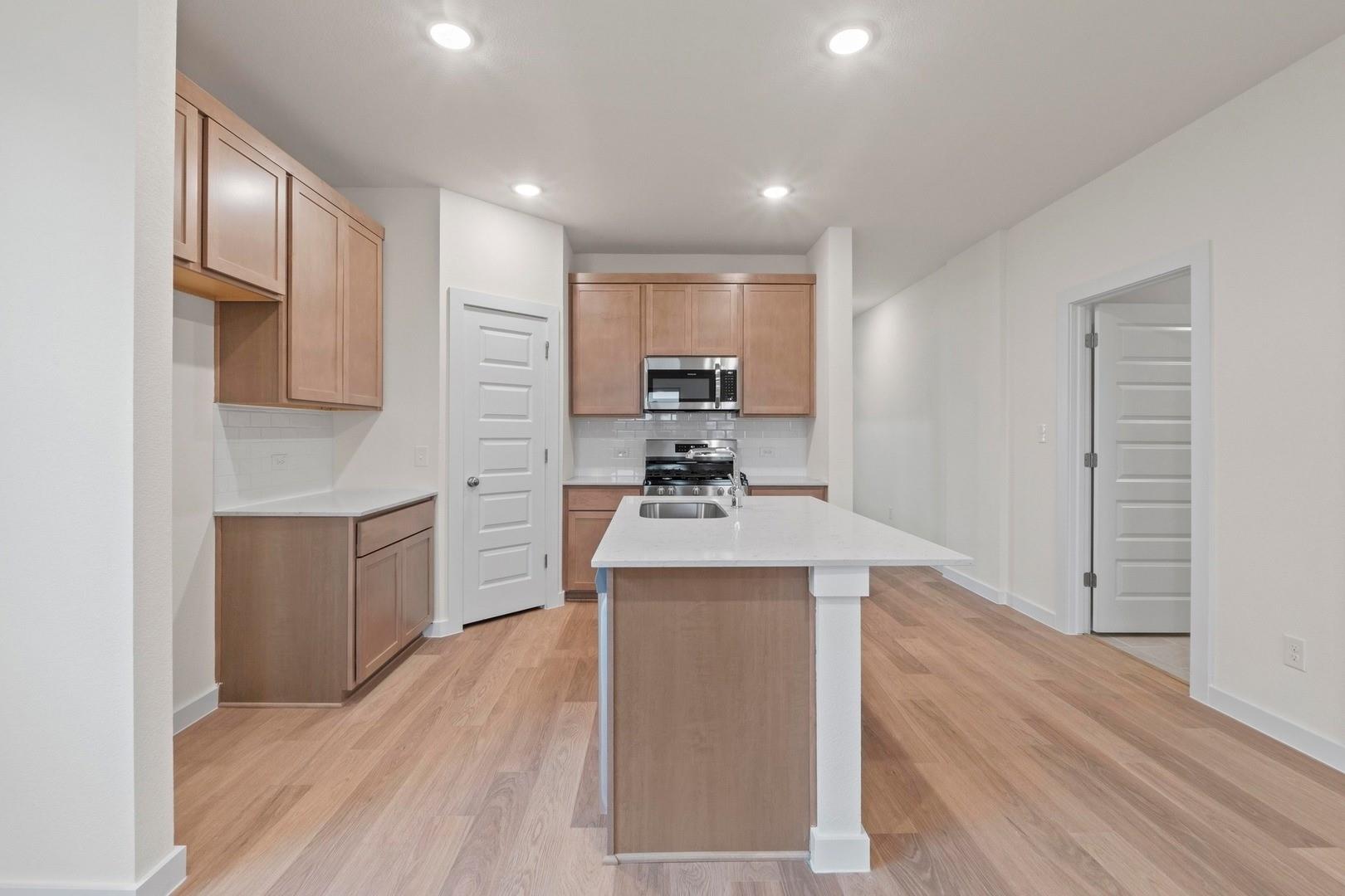 110 Mandeville Dr, Hutto, TX 78634