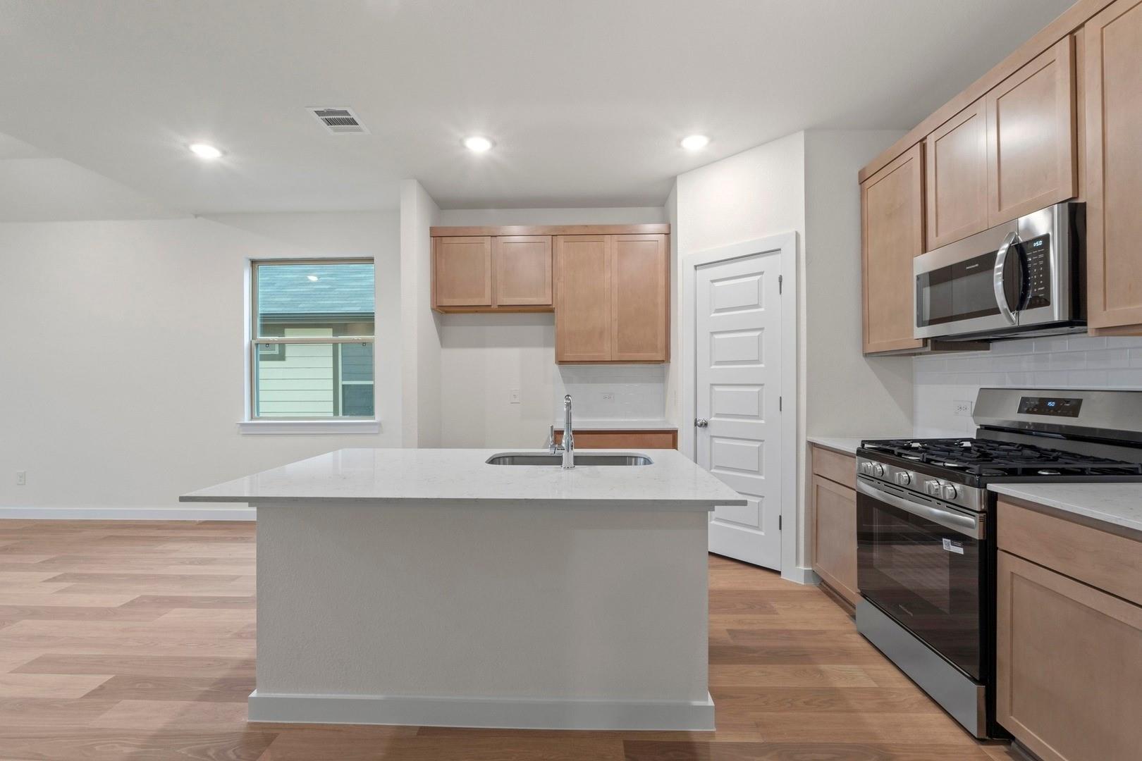 110 Mandeville Dr, Hutto, TX 78634