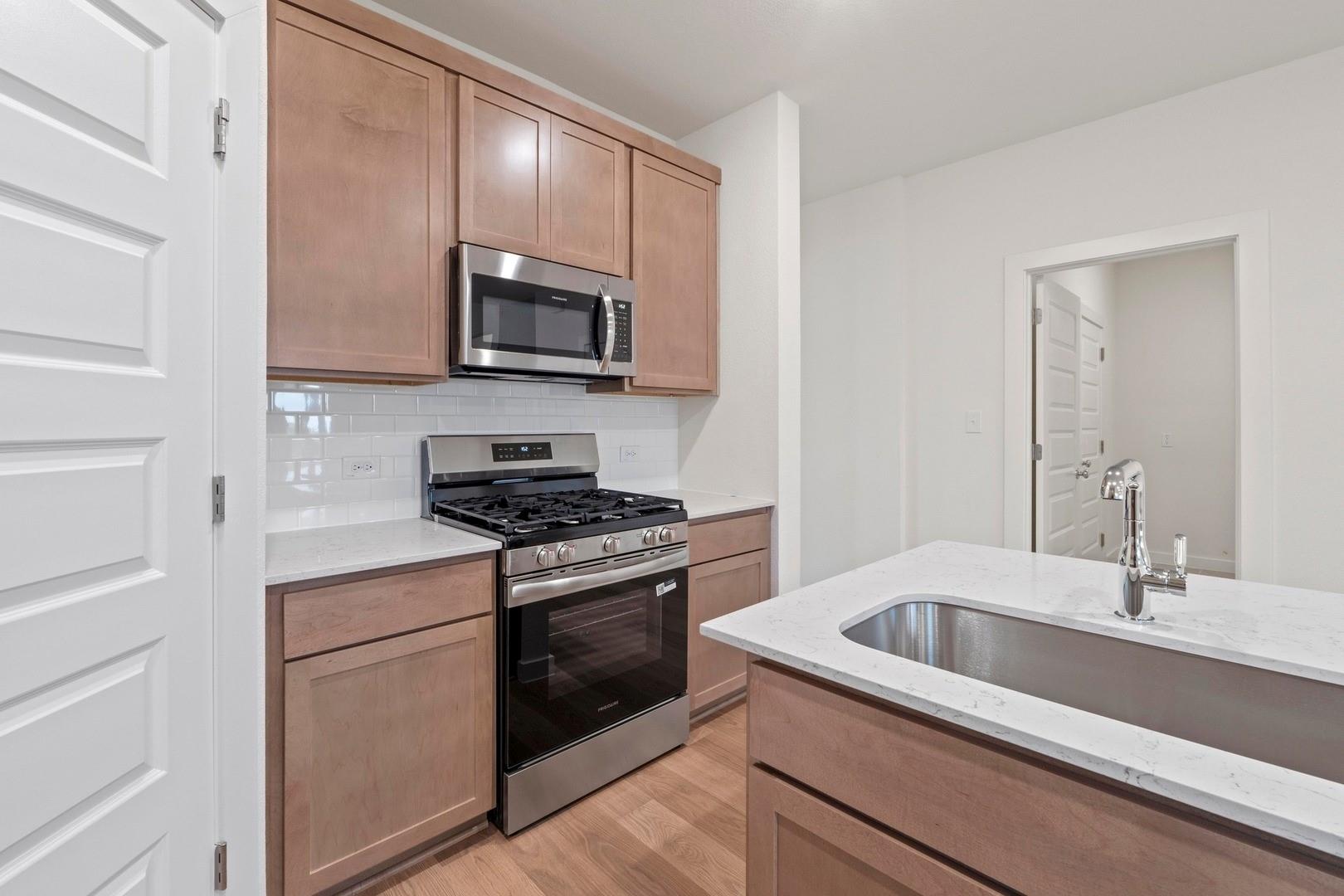 110 Mandeville Dr, Hutto, TX 78634