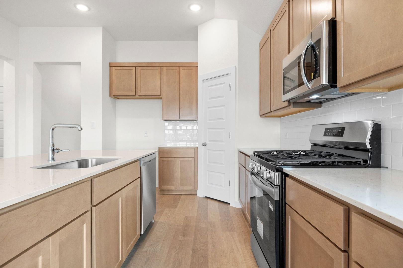 112 Mandeville Dr, Hutto, TX 78634