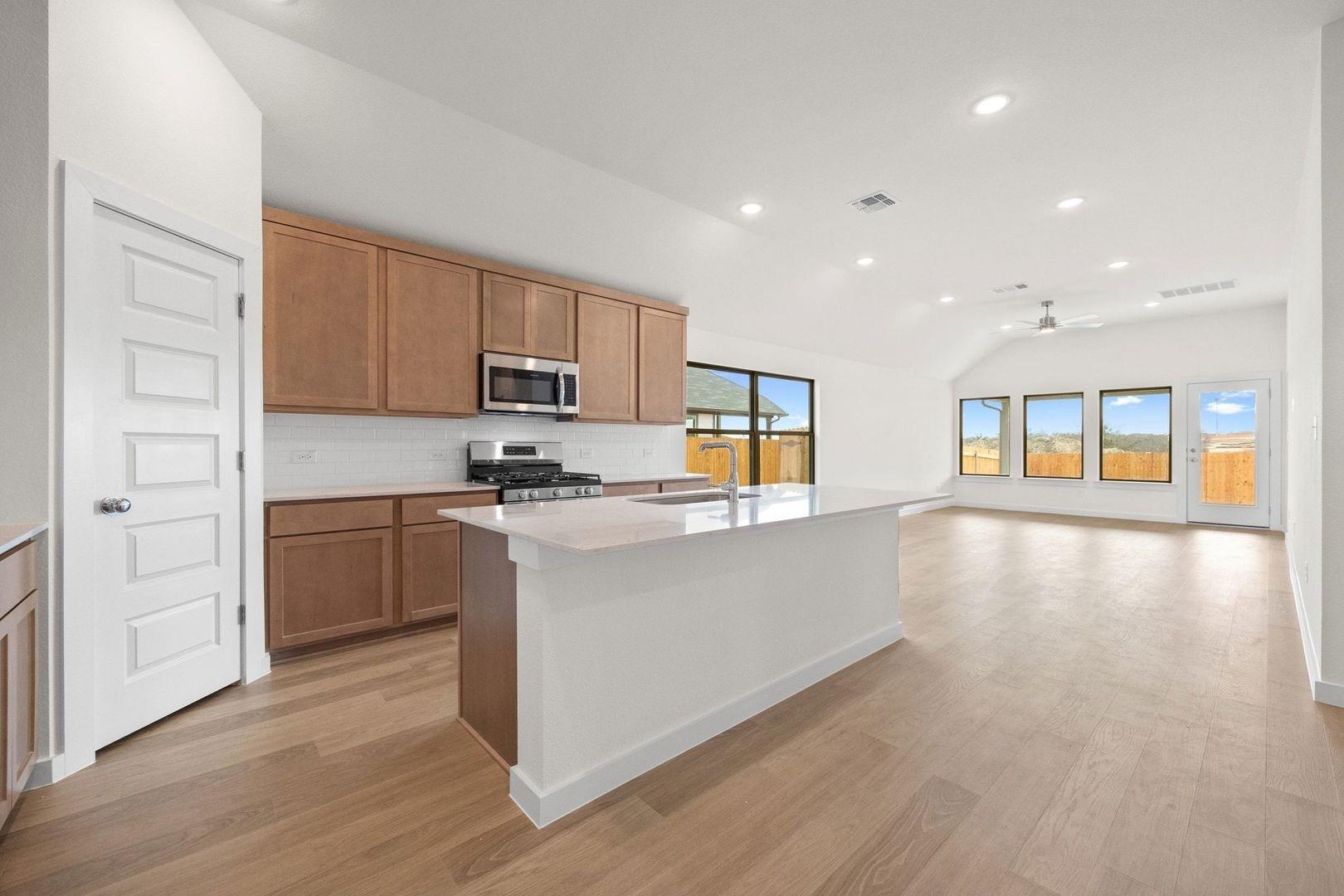 112 Mandeville Dr, Hutto, TX 78634