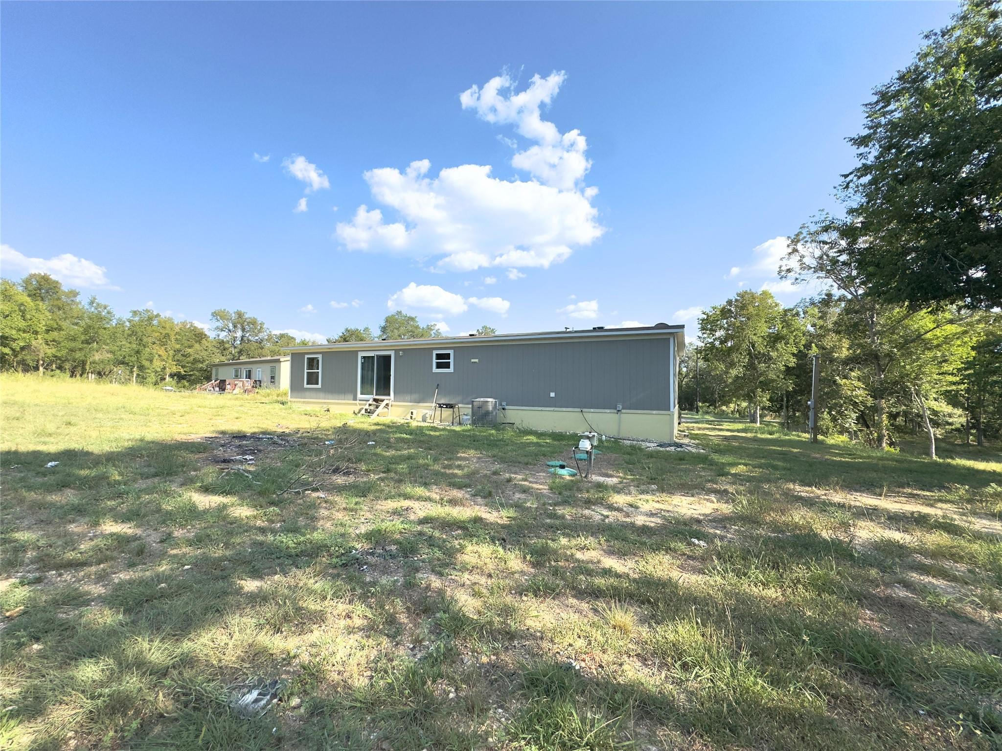 1869 Young Ln, Lockhart, TX 78644