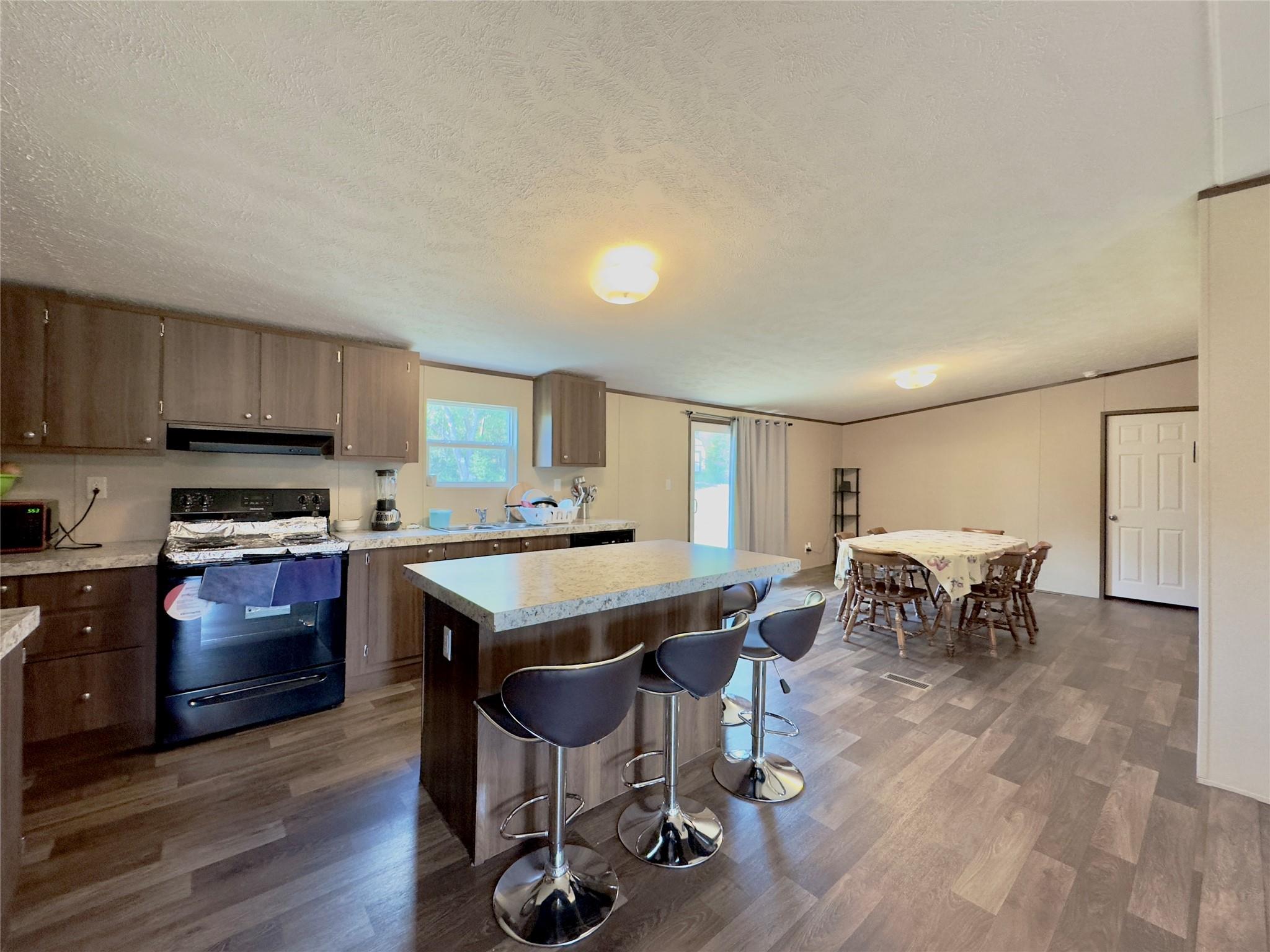 1869 Young Ln, Lockhart, TX 78644