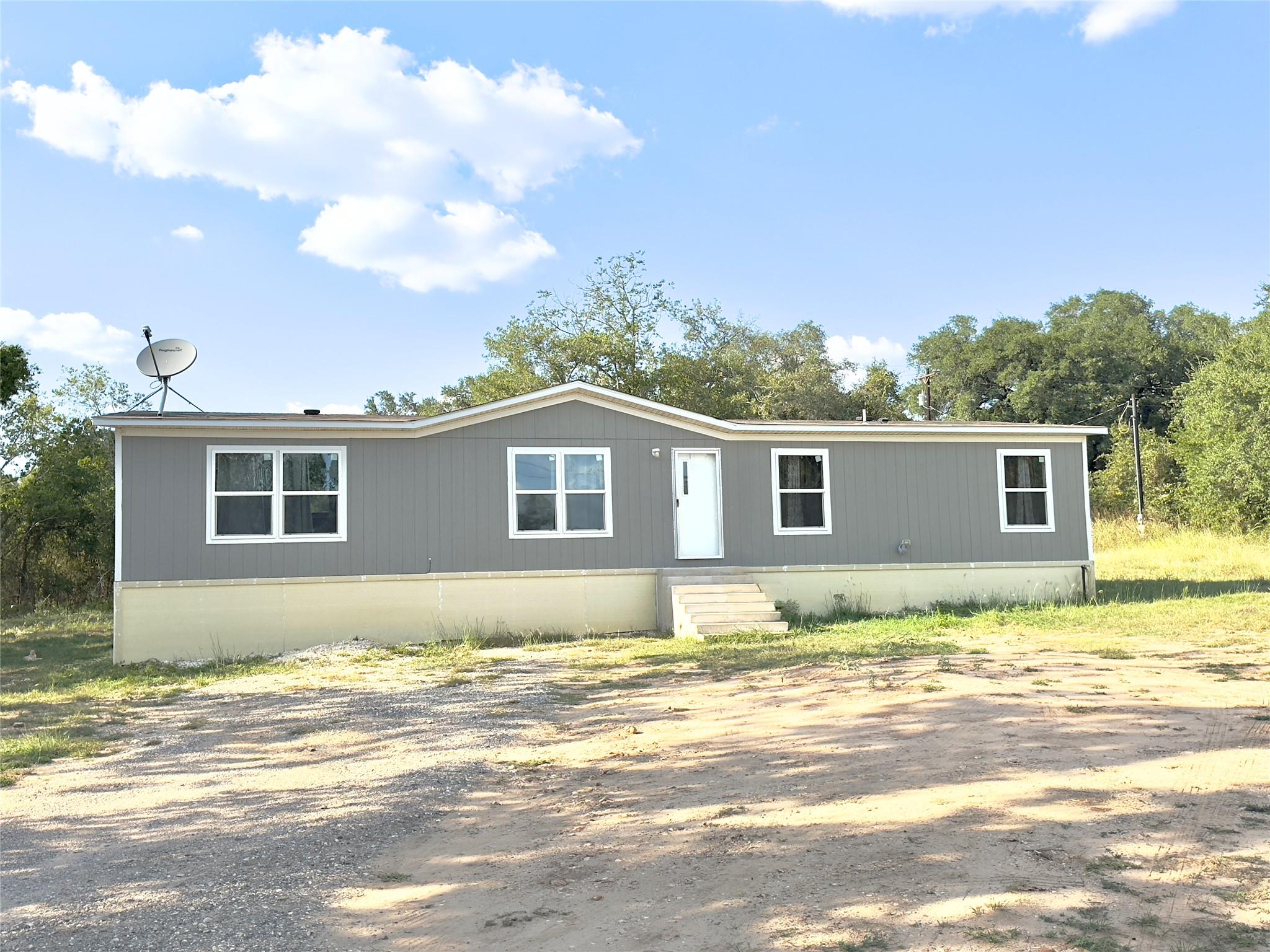 1869 Young Ln, Lockhart, TX 78644