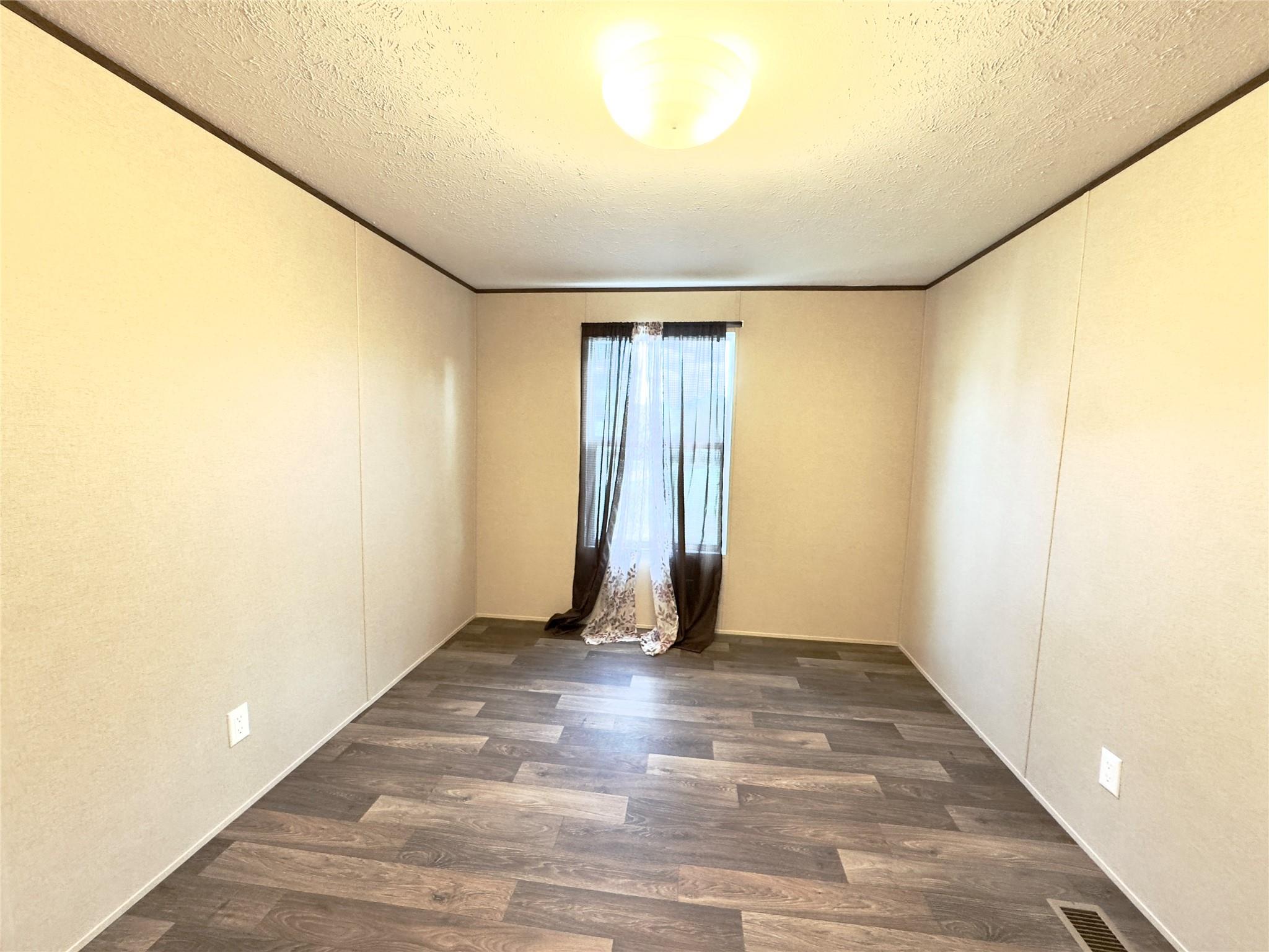 1869 Young Ln, Lockhart, TX 78644