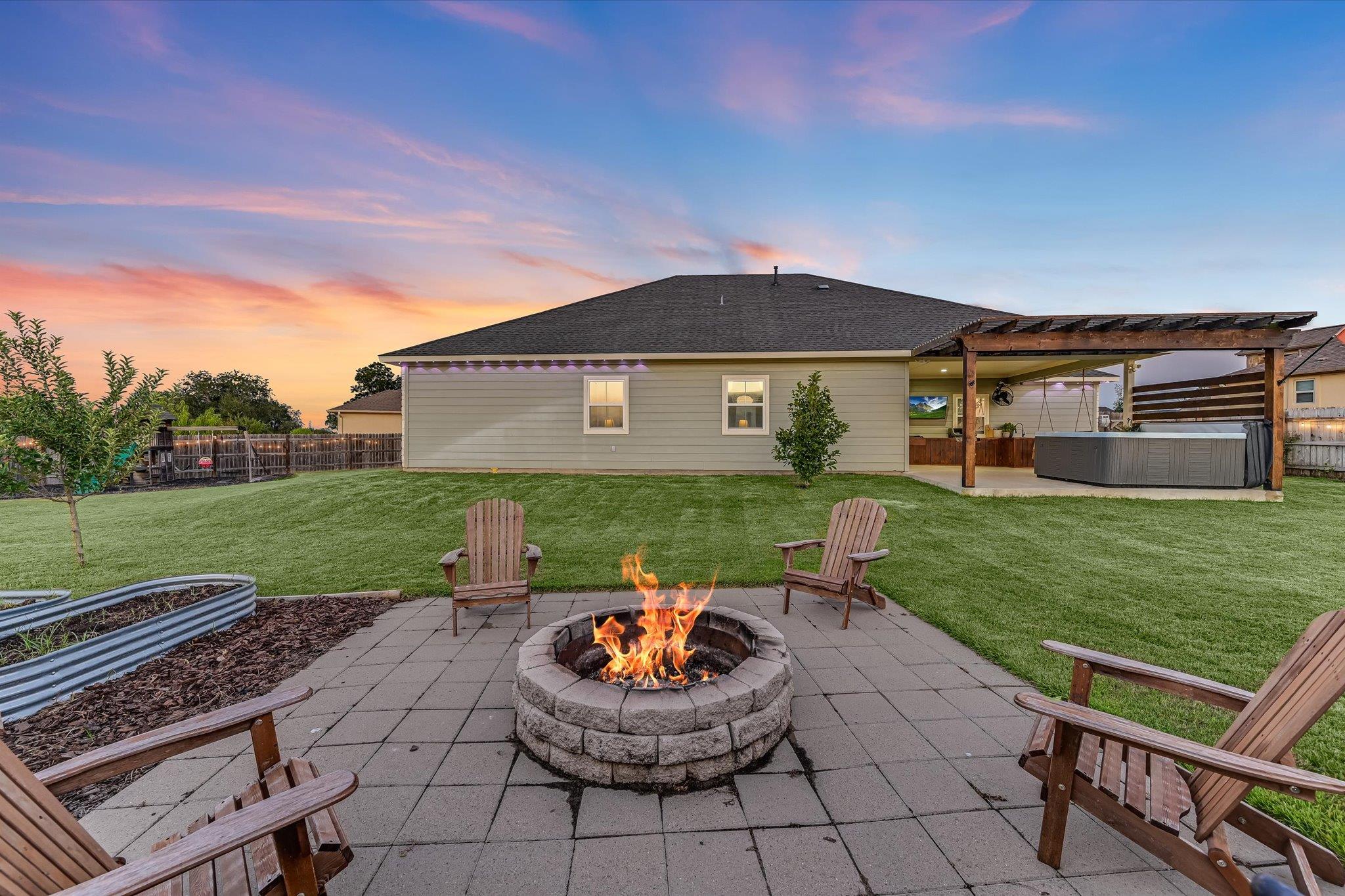 109 Les Ln, Smithville, TX 78957