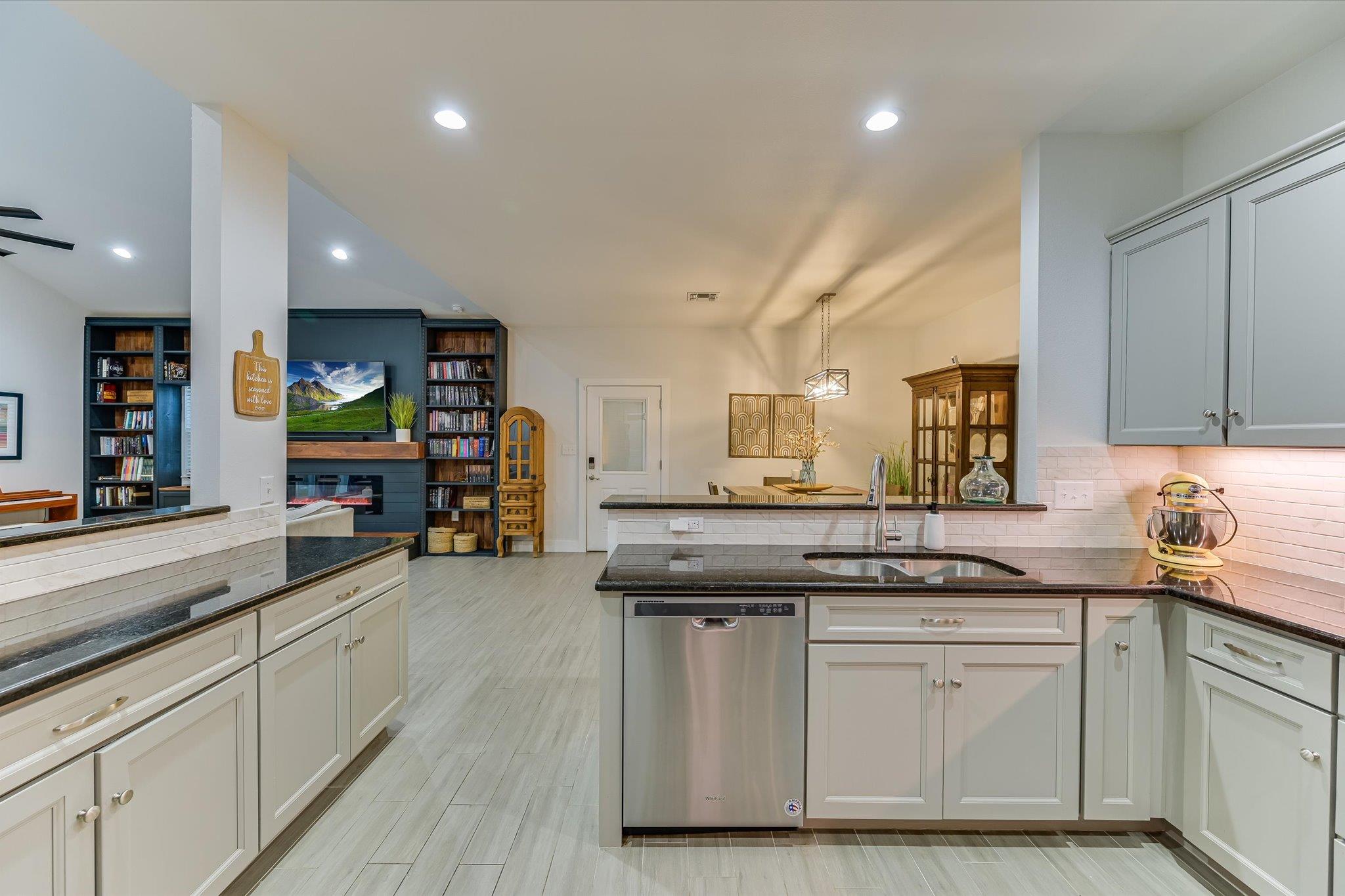 109 Les Ln, Smithville, TX 78957