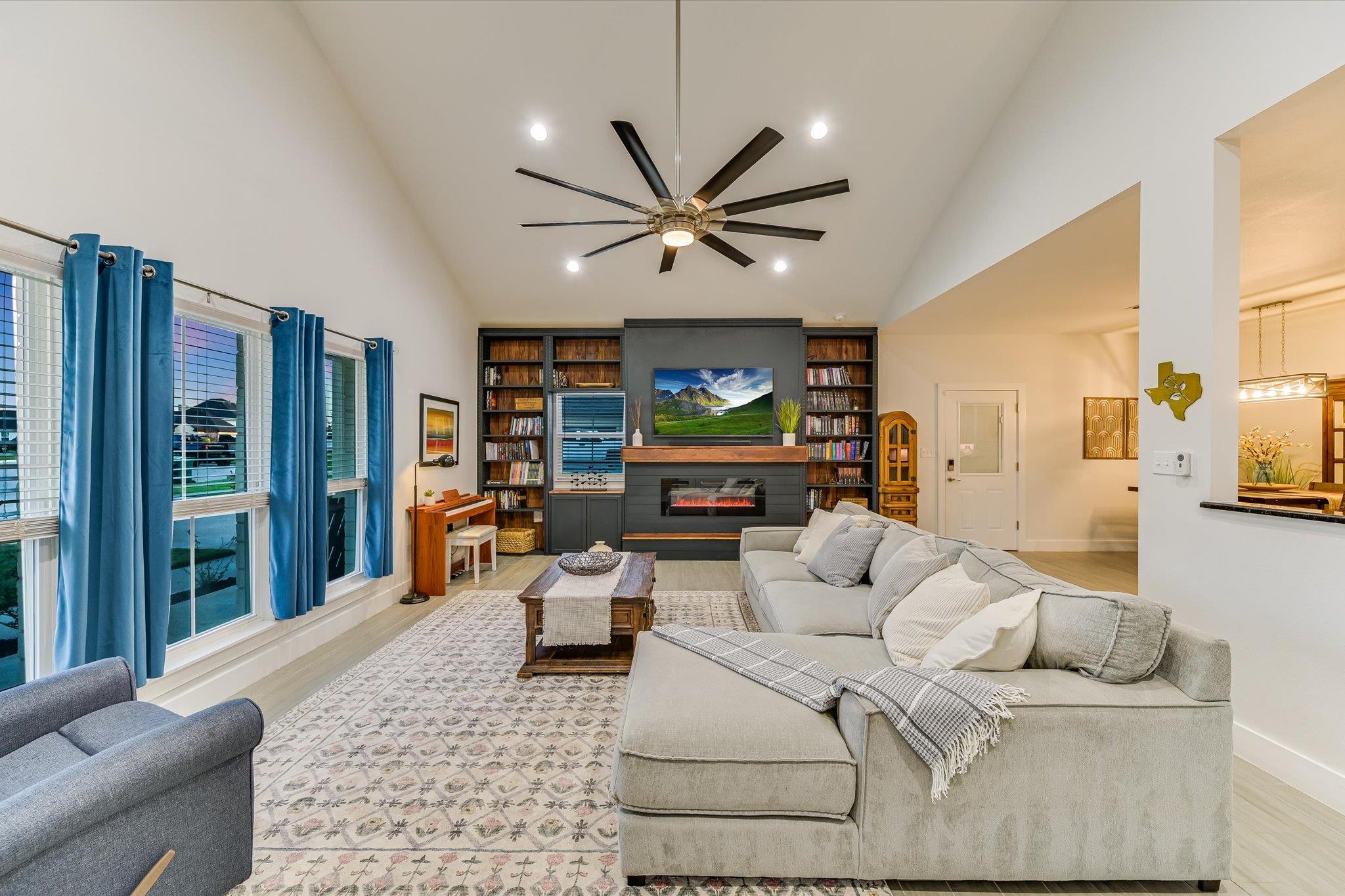 109 Les Ln, Smithville, TX 78957