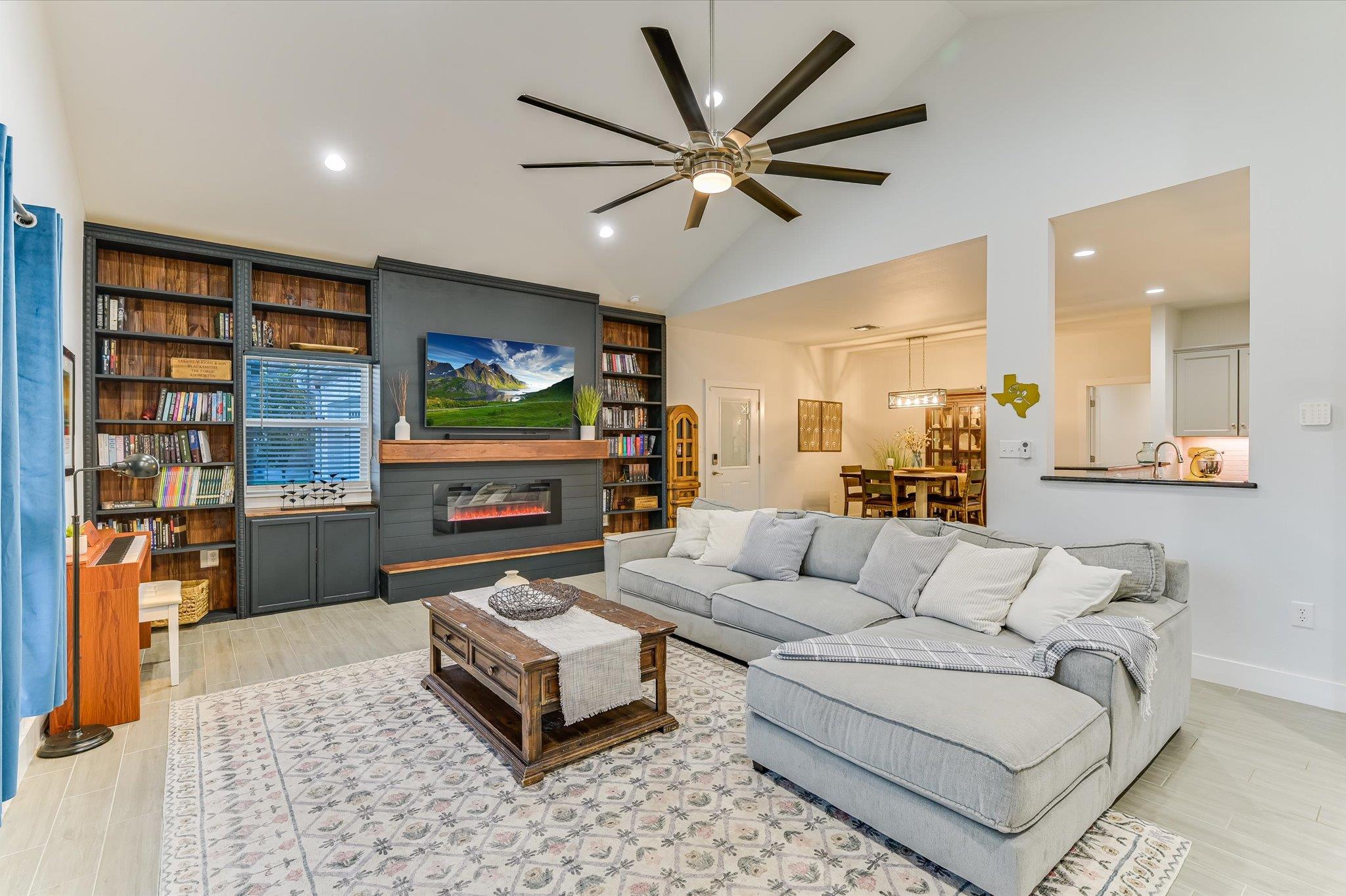 109 Les Ln, Smithville, TX 78957