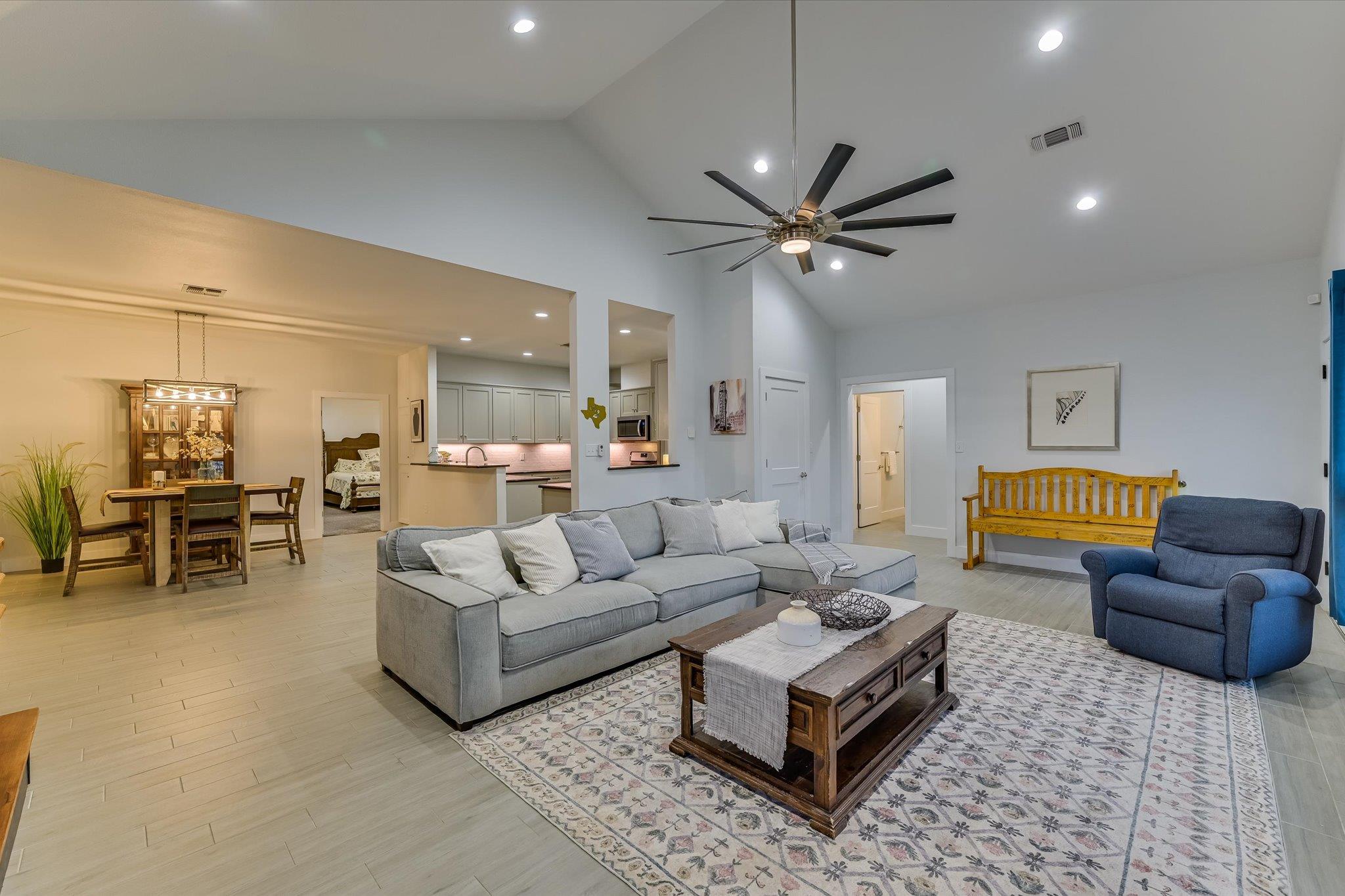 109 Les Ln, Smithville, TX 78957