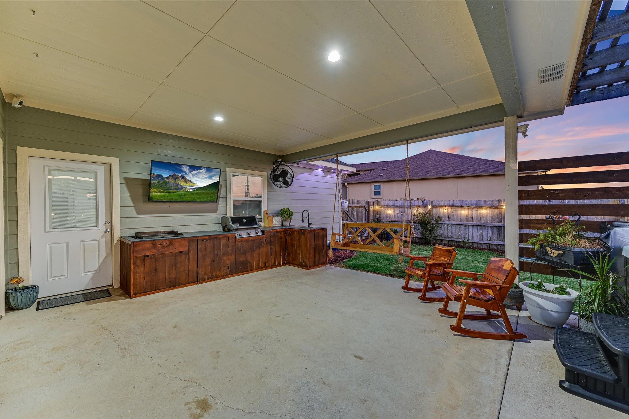 109 Les Ln, Smithville, TX 78957